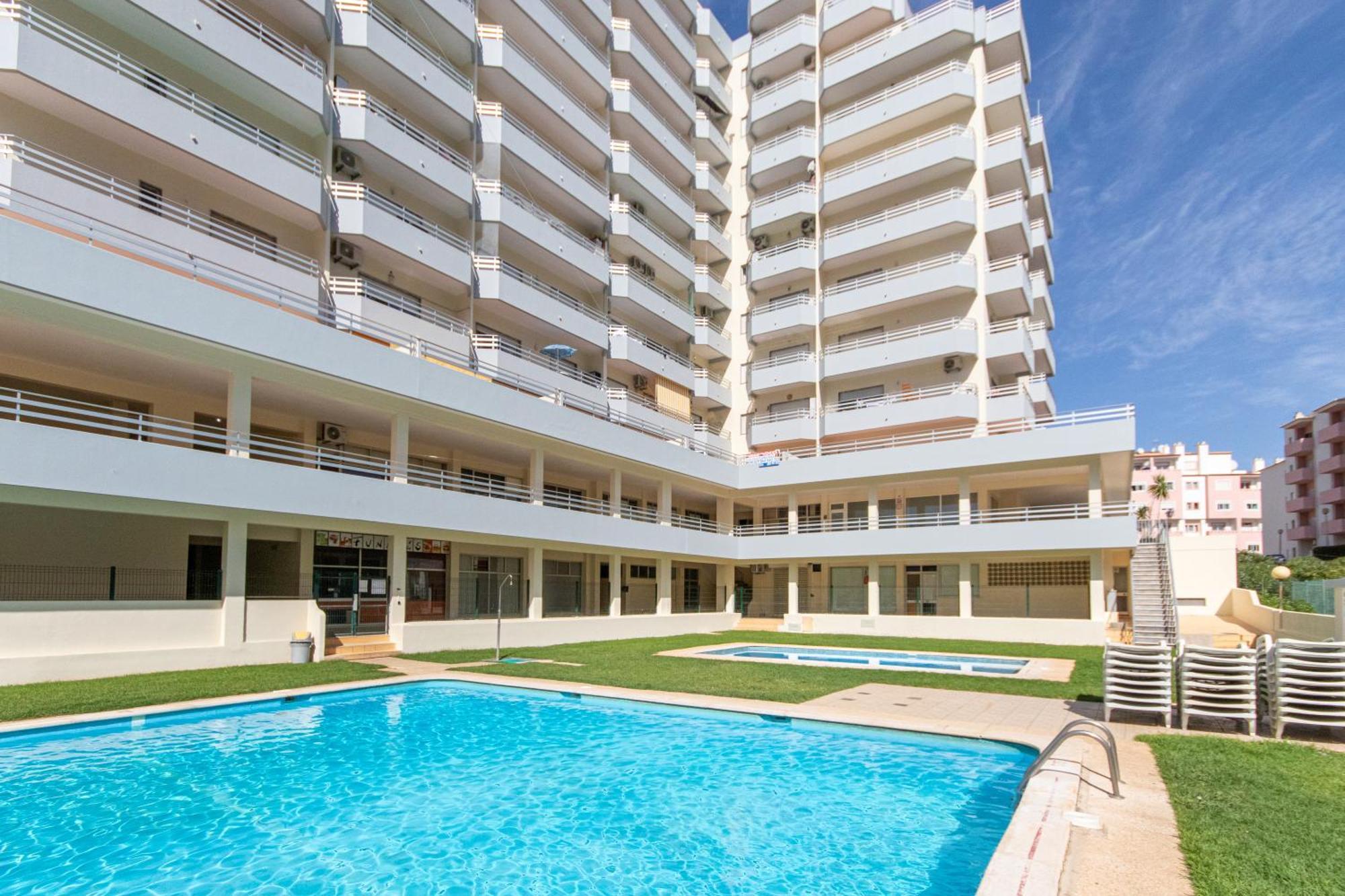 Casa Dos Arcos: Seaside With Pools And Views * Portimao