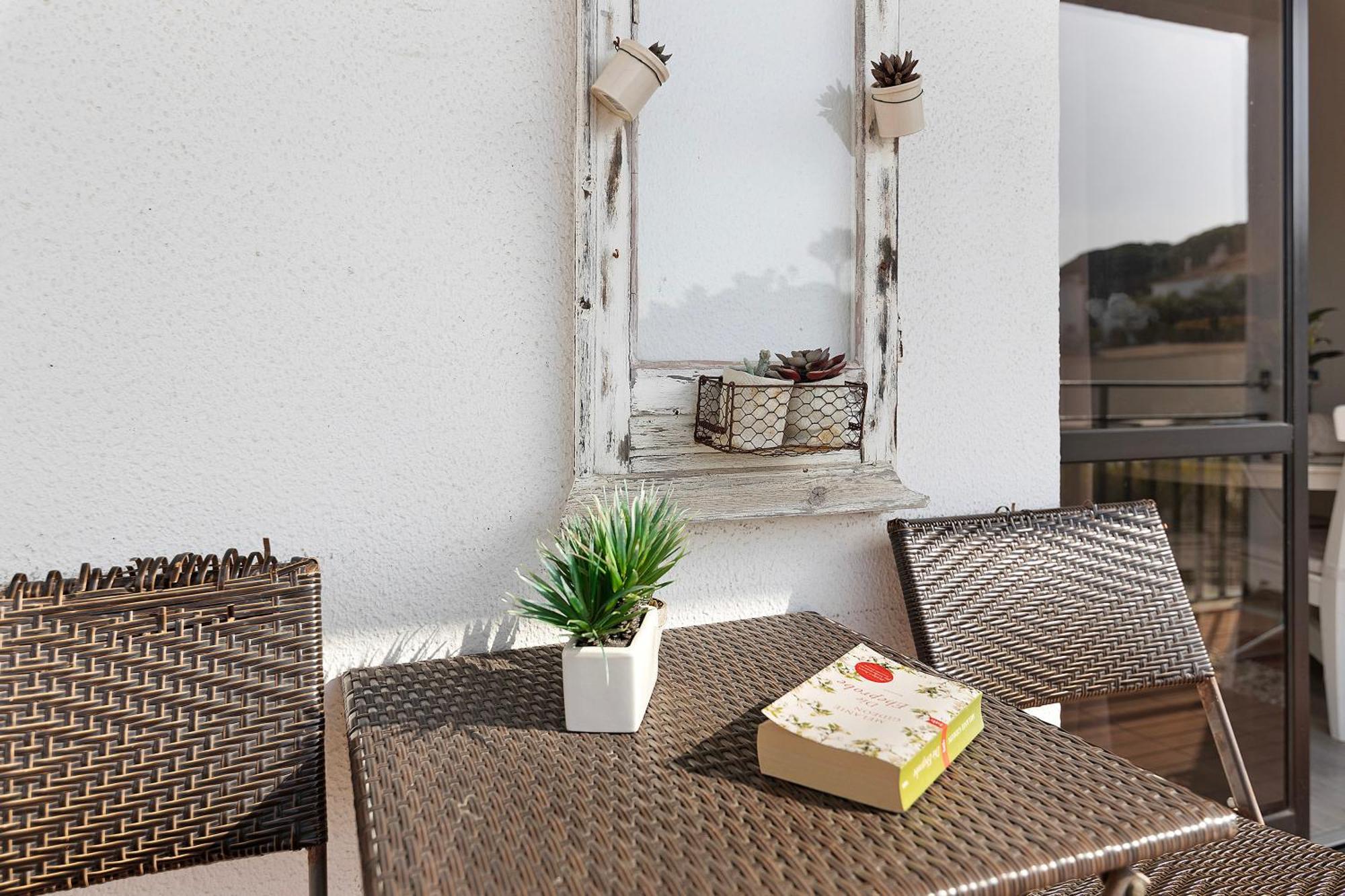 Sea View Apartment *