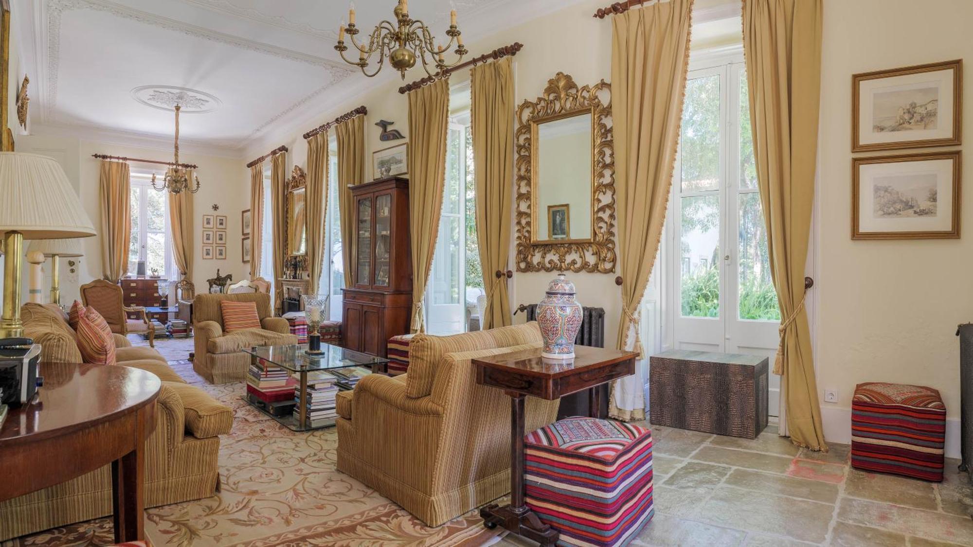Luxurious Royal Estate In Historic Paradise Villa