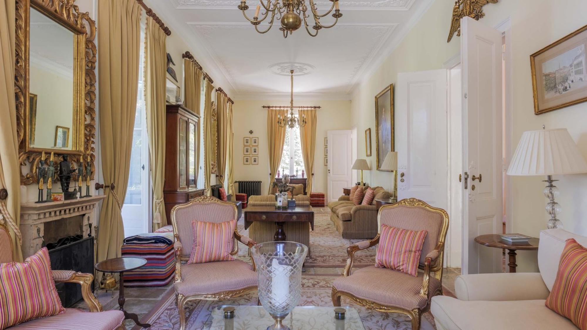 Luxurious Royal Estate In Historic Paradise