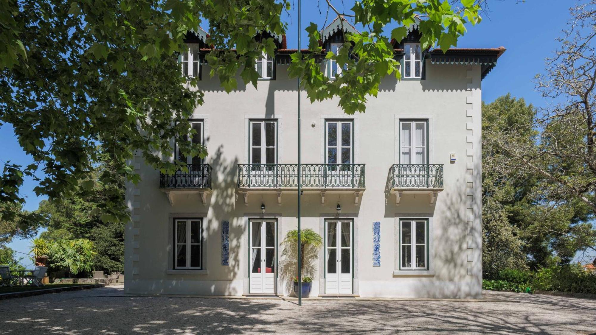 Luxurious Royal Estate In Historic Paradise *