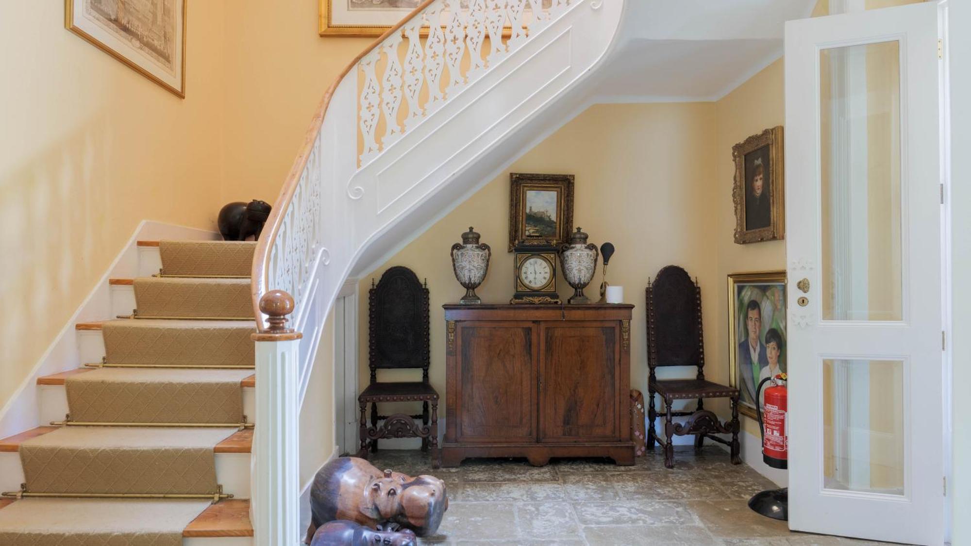 Luxurious Royal Estate In Historic Paradise *
