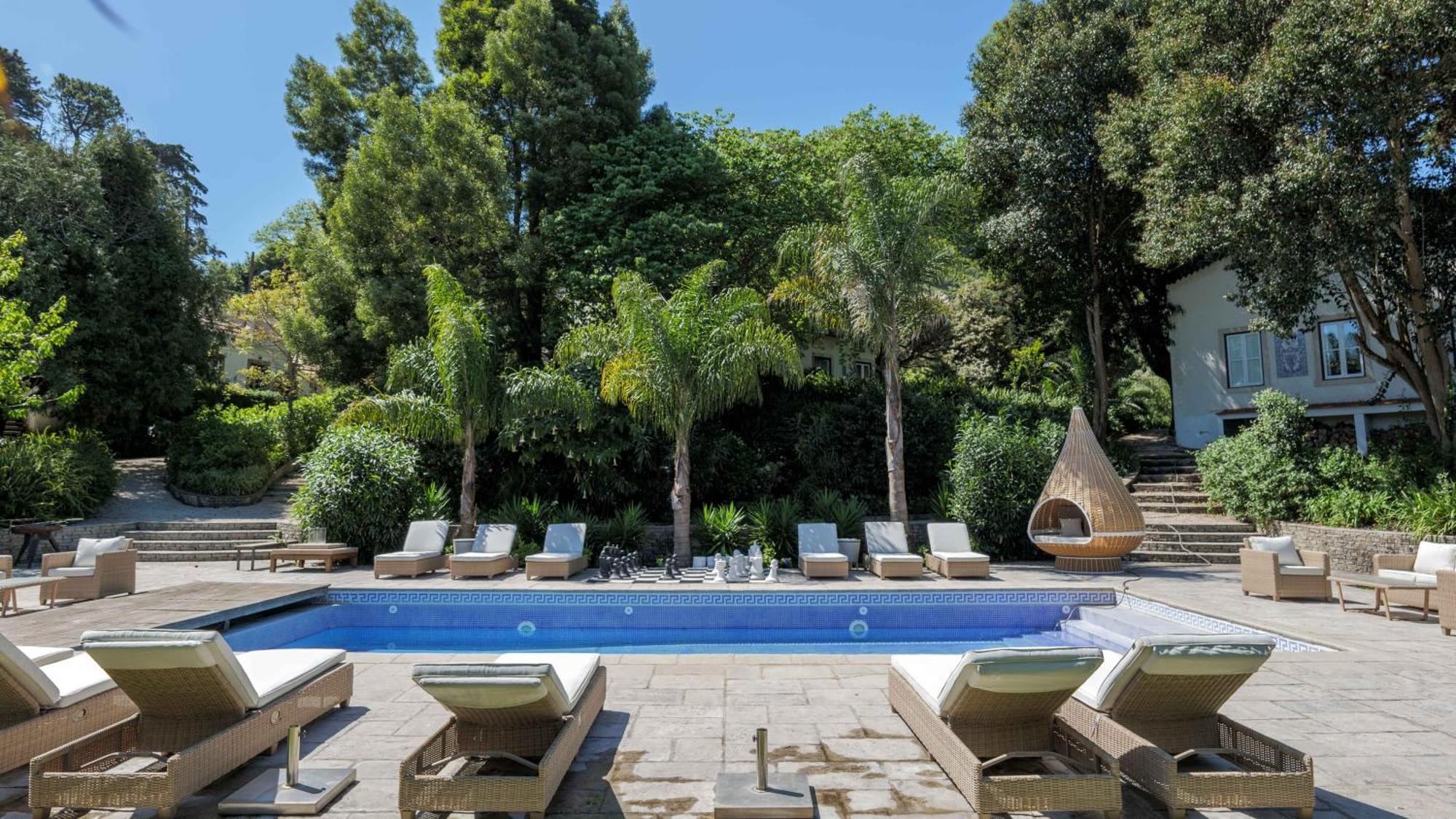 Luxurious Royal Estate In Historic Paradise