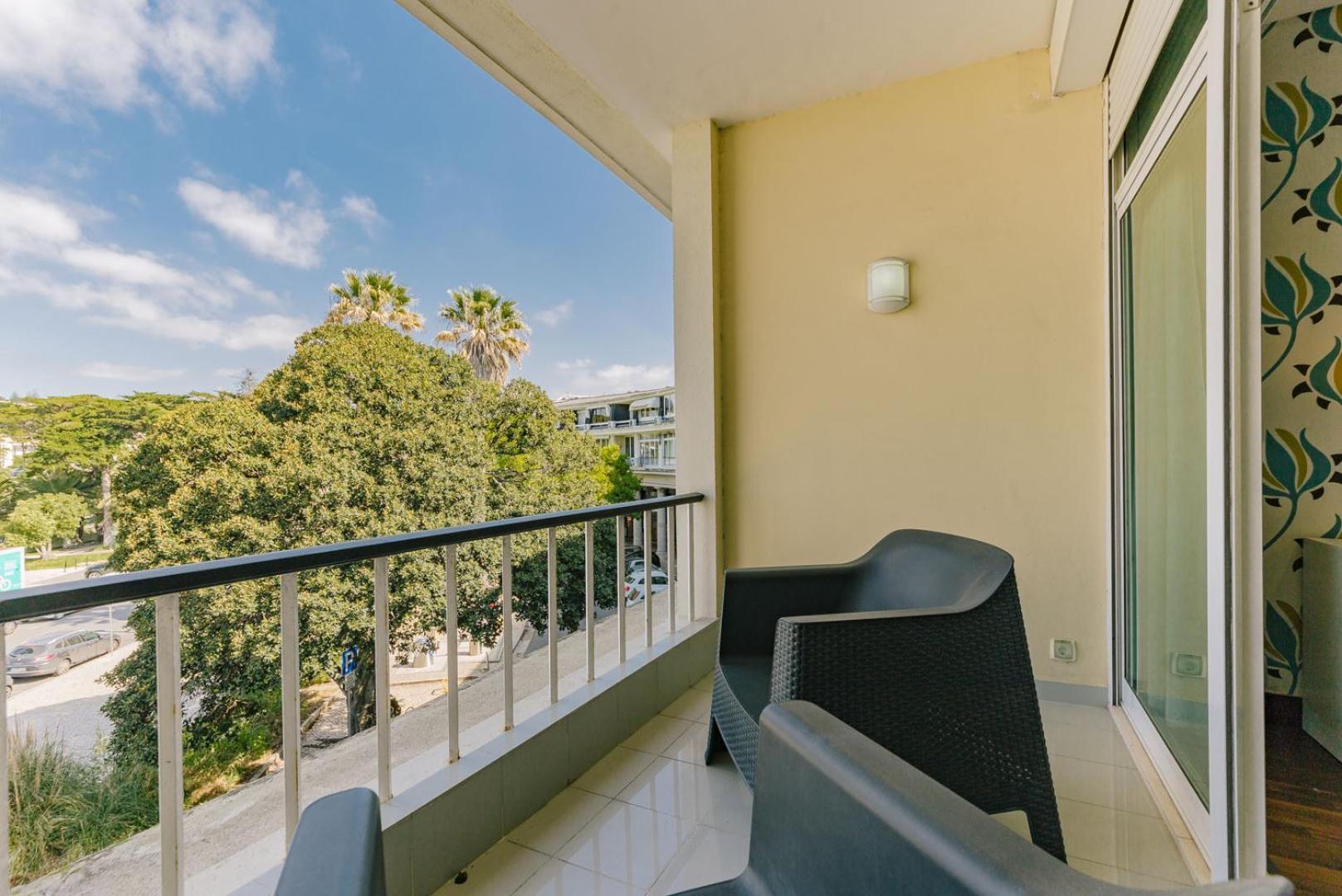 Rent4rest Beachfront * Estoril