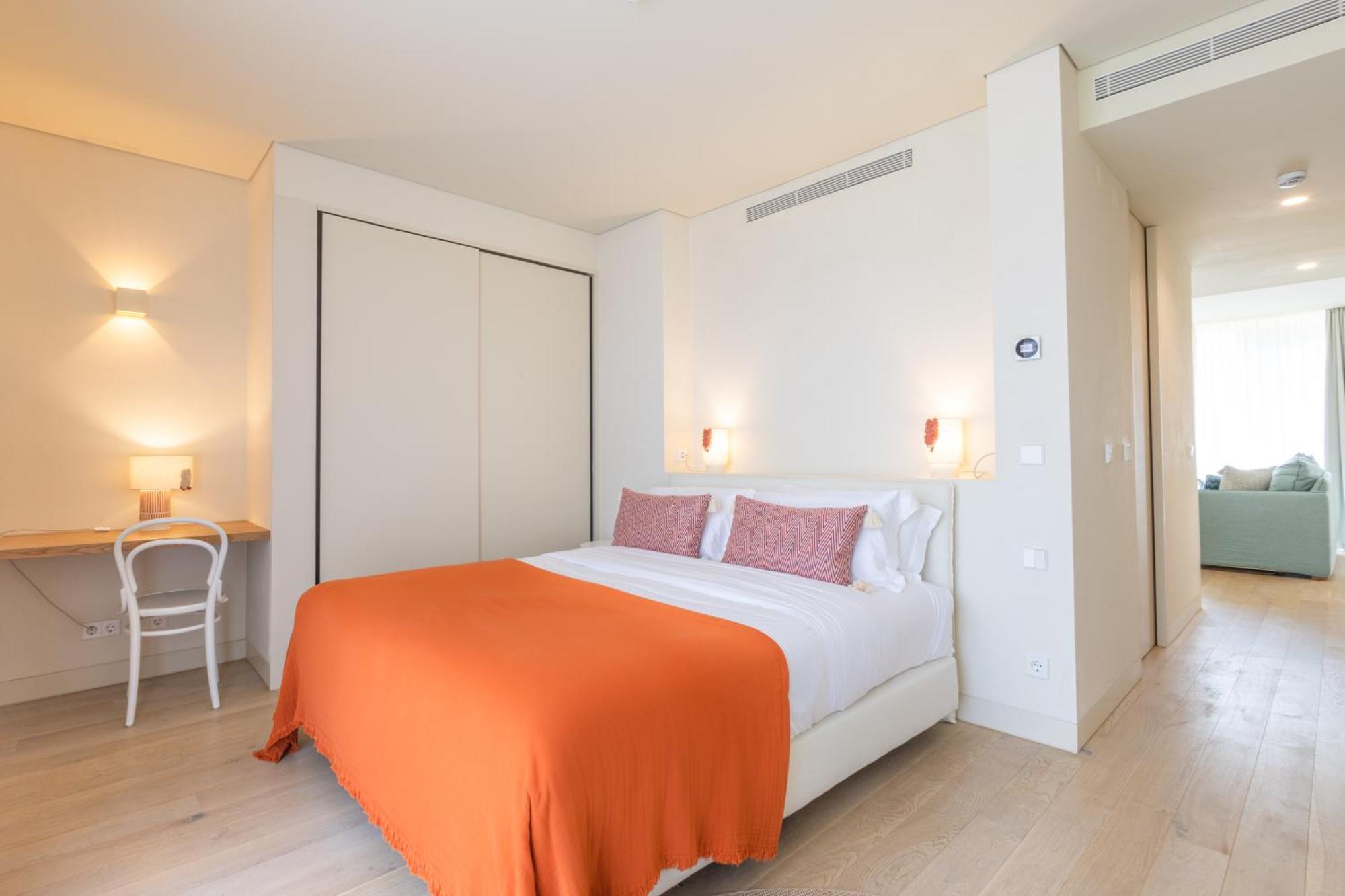Resort White Shell 4*