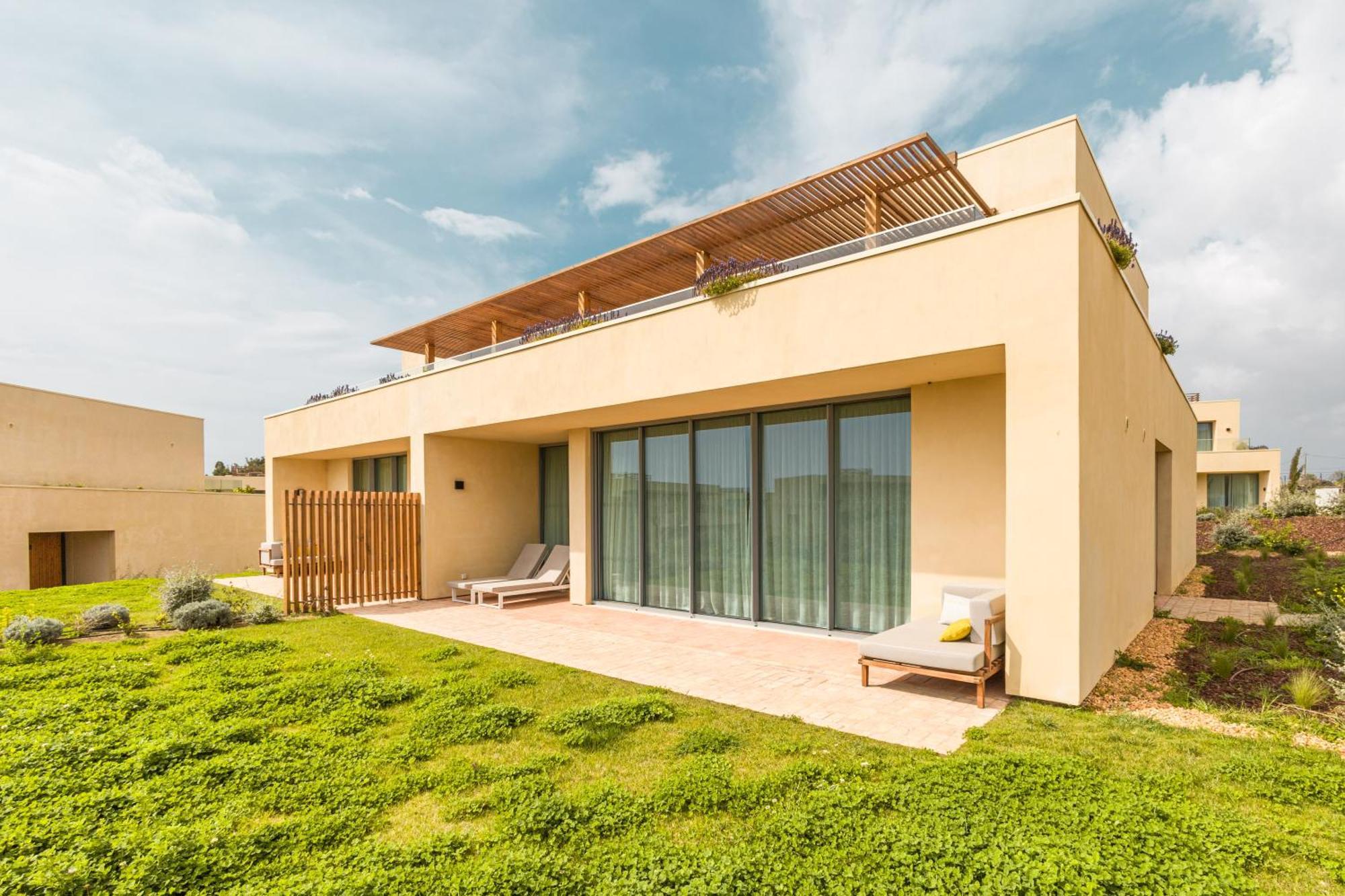 White Shell Resort 4*