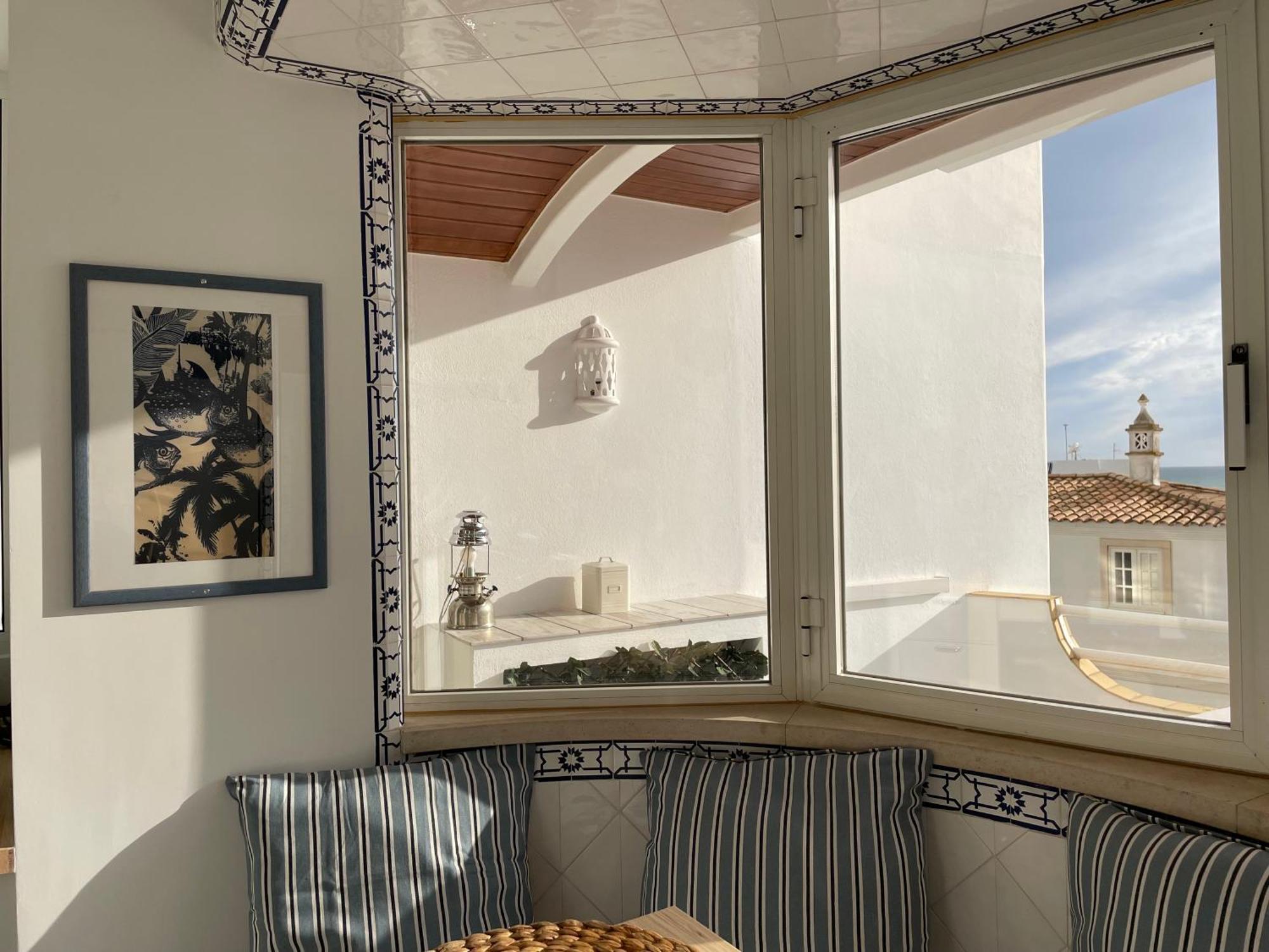 Apartment Ocean Balcony