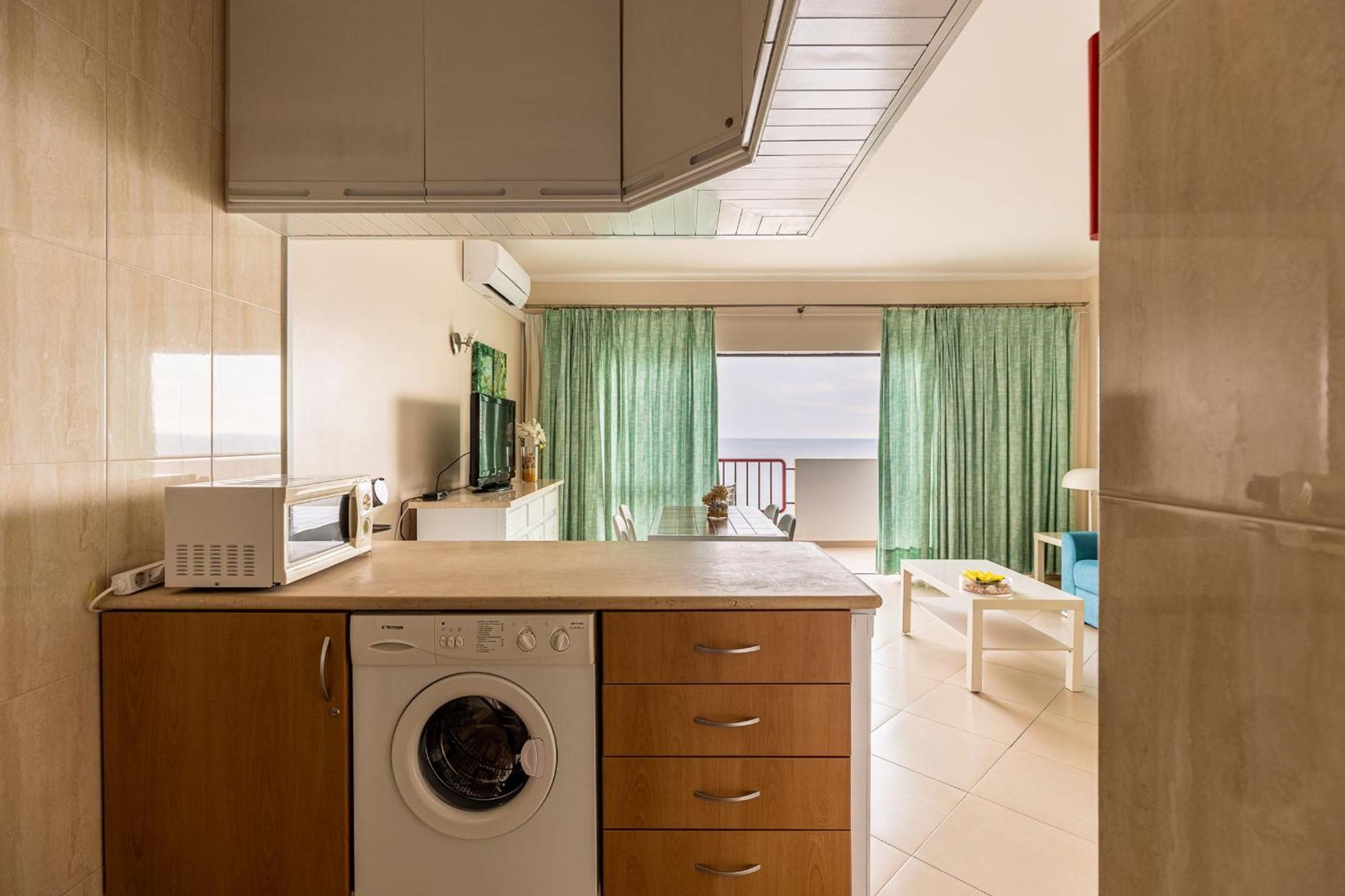 Beachfront 1 Bdr With Pool By Lovelystay Apartment *