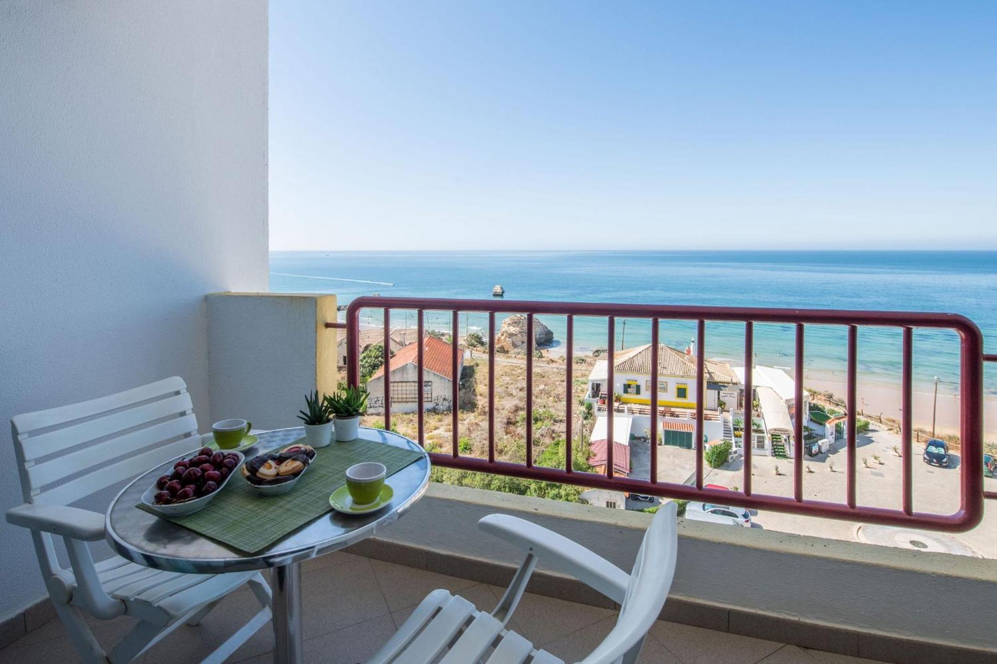 Beachfront 1 Bdr With Pool By Lovelystay Portimao