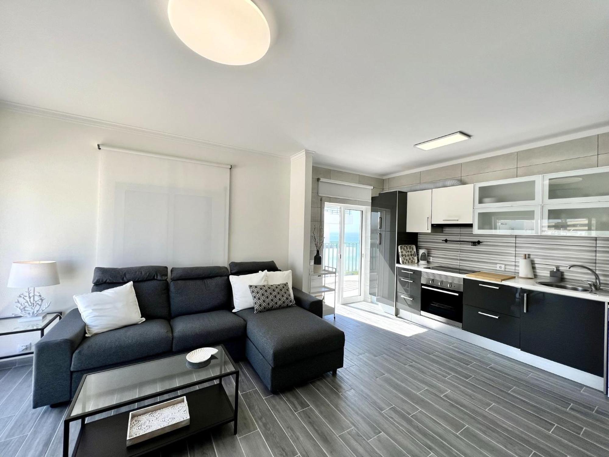 Ocean Breeze 1 With Pool By Homing Apartamento *