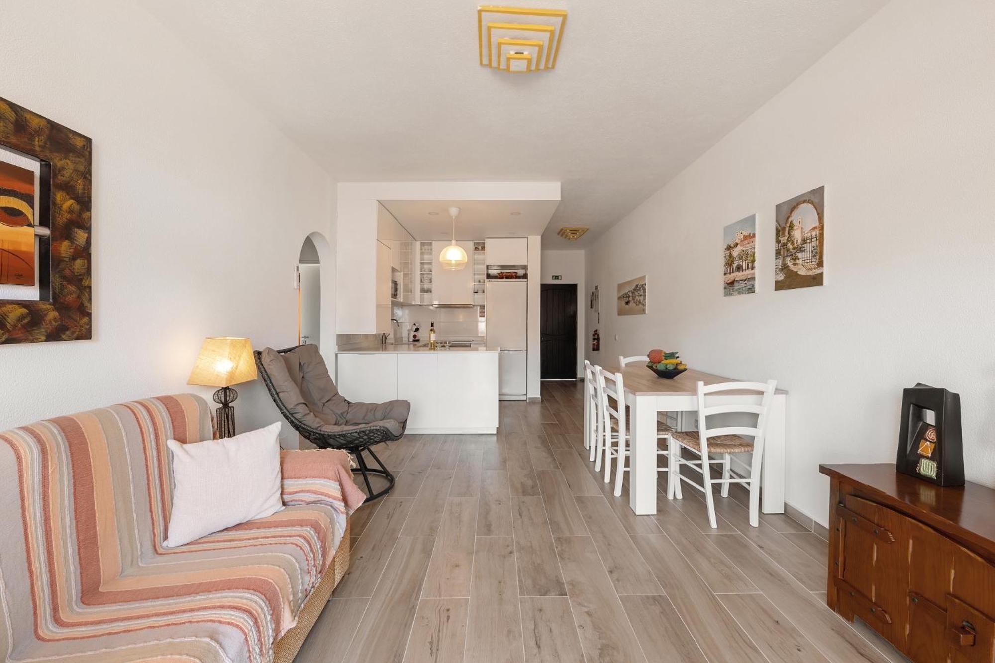 Superb Wow View - 200 Mts - Center 10 Min W. Apartment