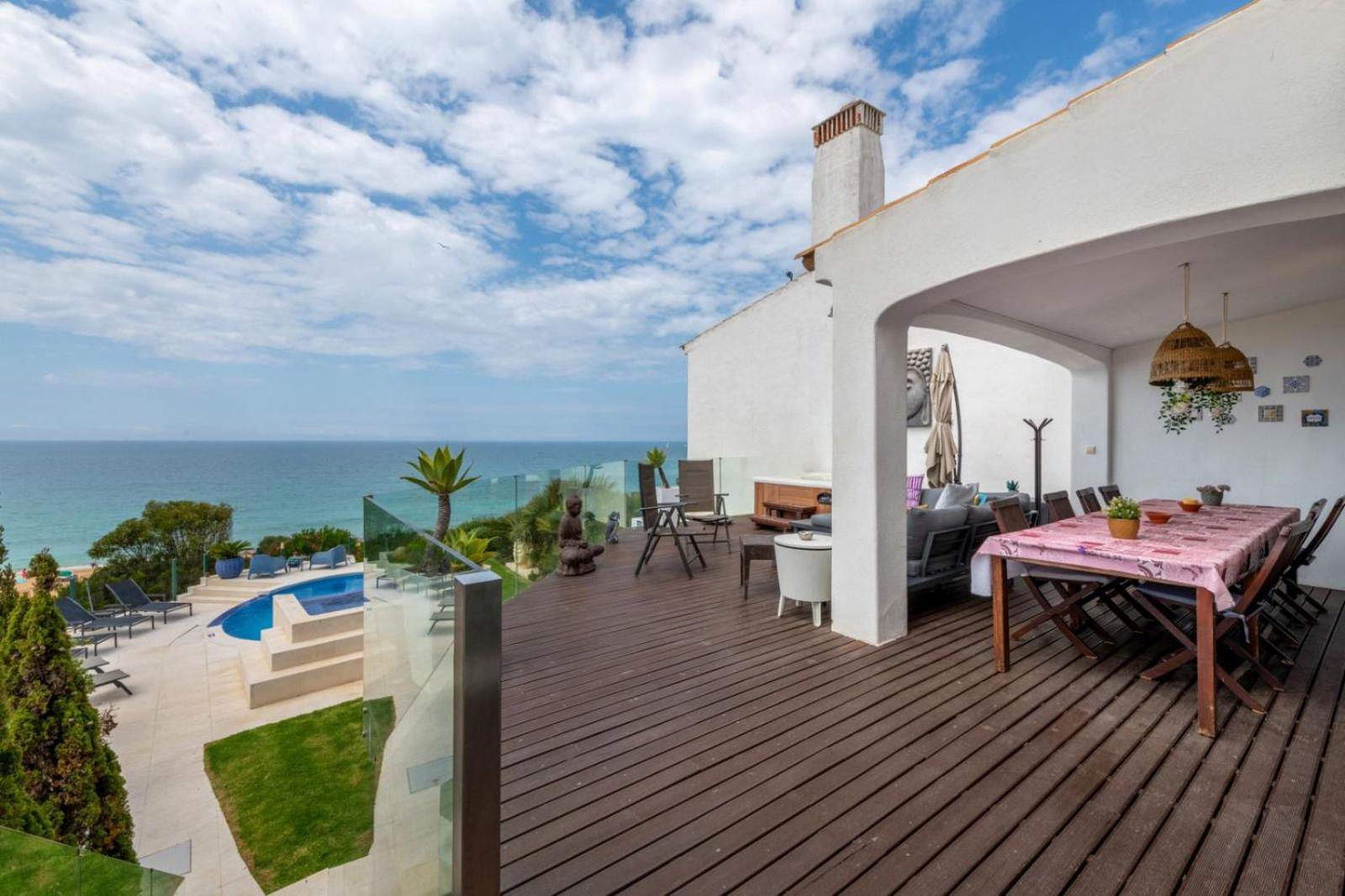 Beachfront De La Private Pool&jacuzzi, Private Path
