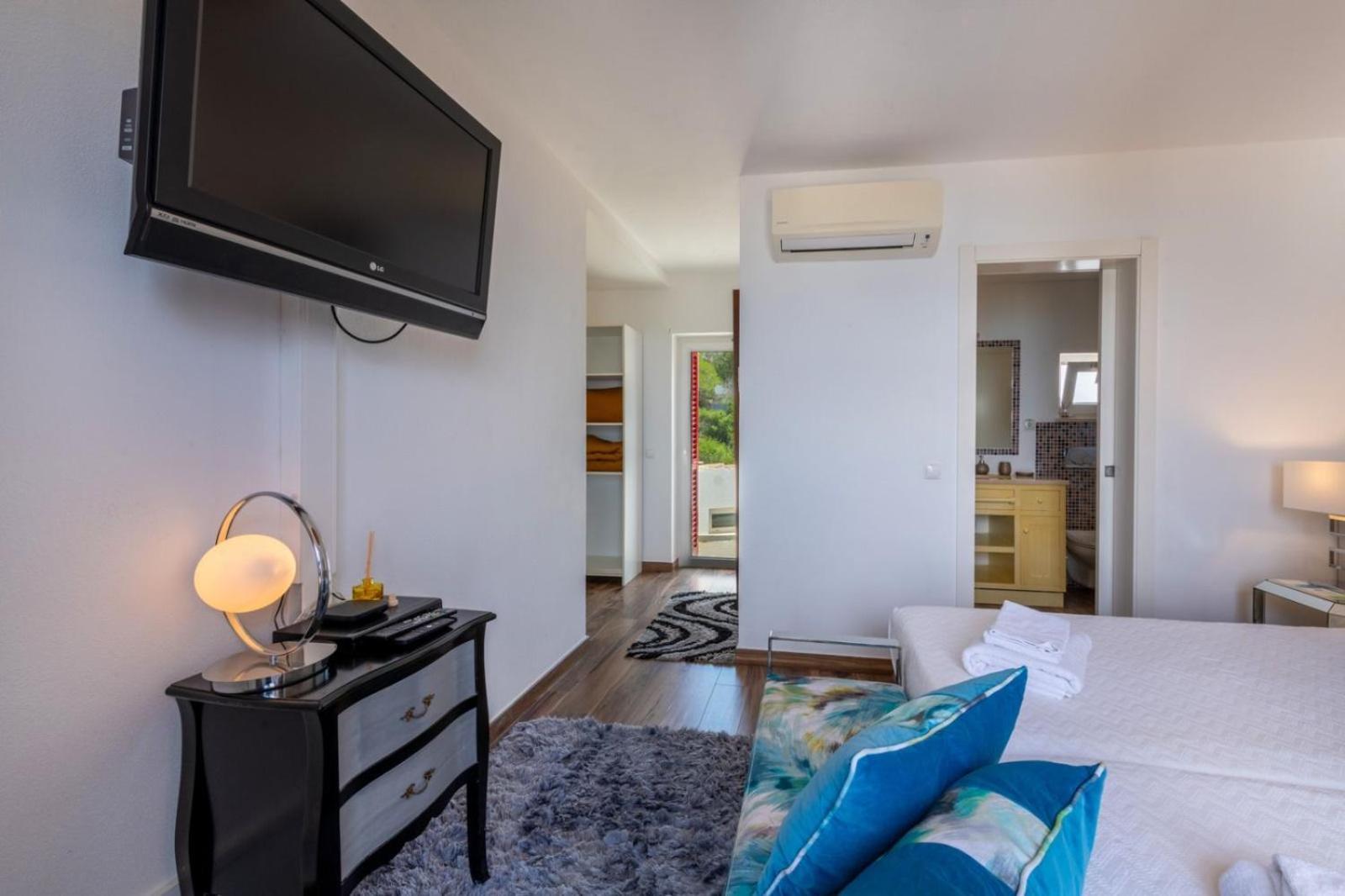 Beachfront De La Private Pool&jacuzzi, Private Path Villa *