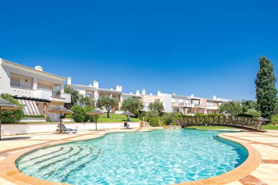 Villa Lovely 3 Bedroom With Pool In Great Location *
