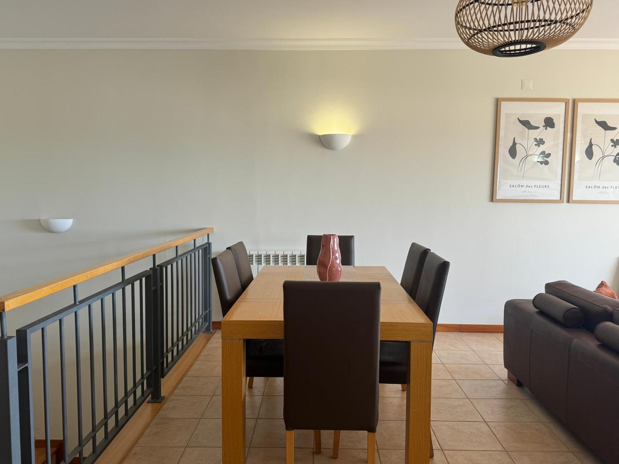 Lovely 3 Bedroom With Pool In Great Location *