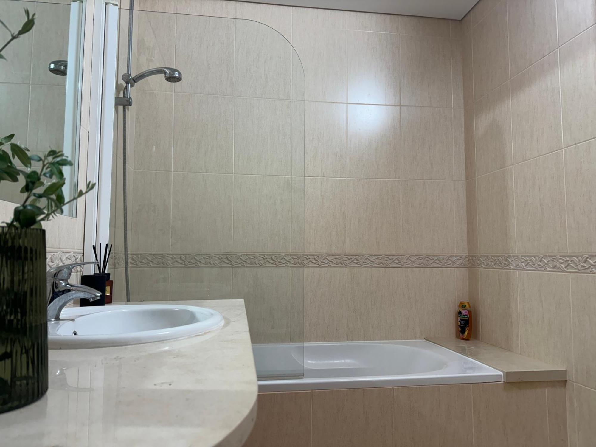 Lovely 3 Bedroom With Pool In Great Location