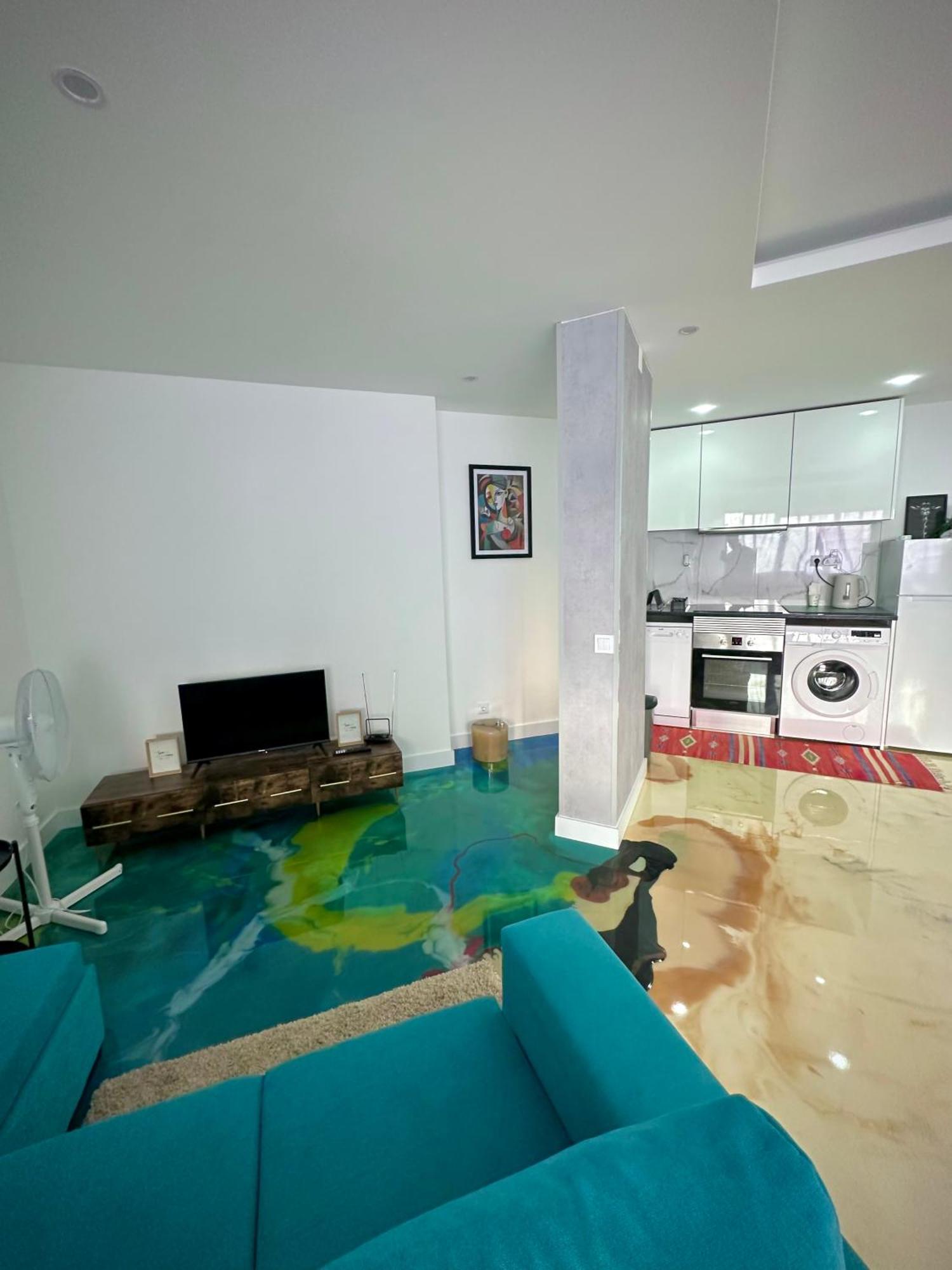 Sea View & 4 Minutes Walk To The