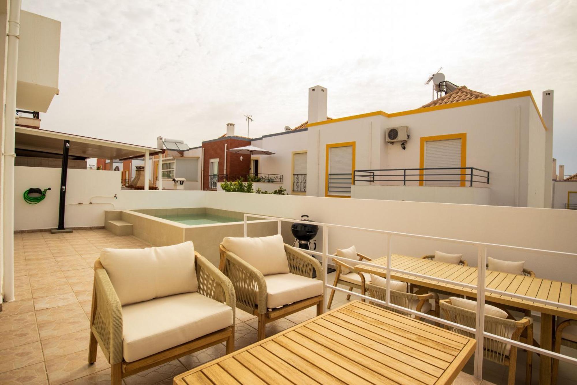 Luxuosa Com Piscina, Garagem E Vista Mar *