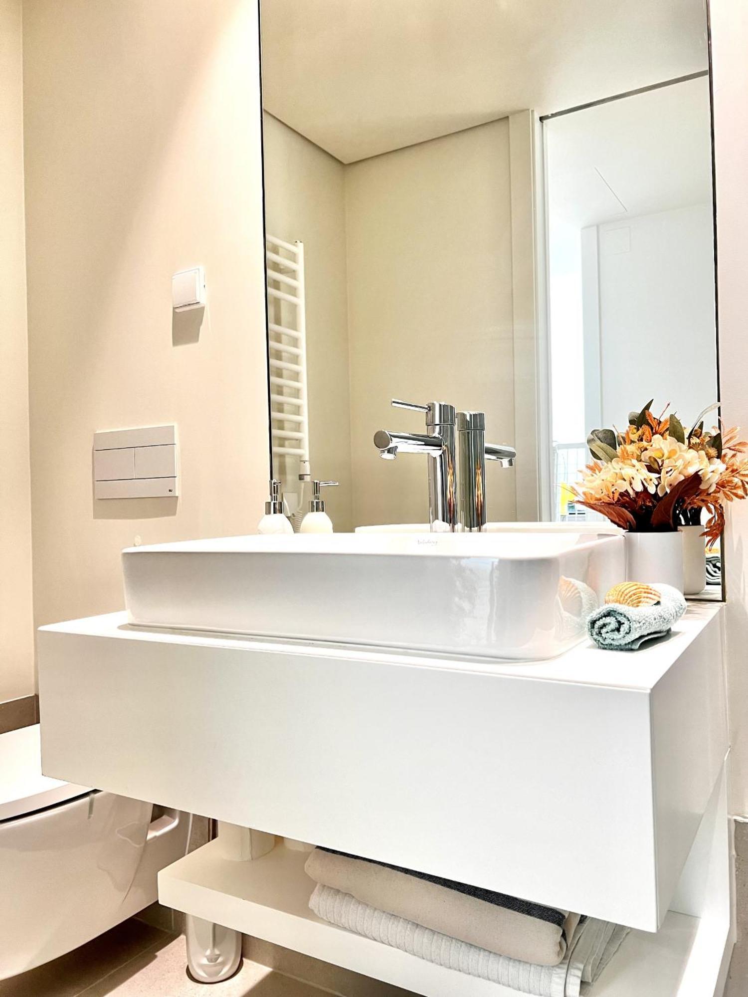 Bayline Luxury And Pool Apartment *
