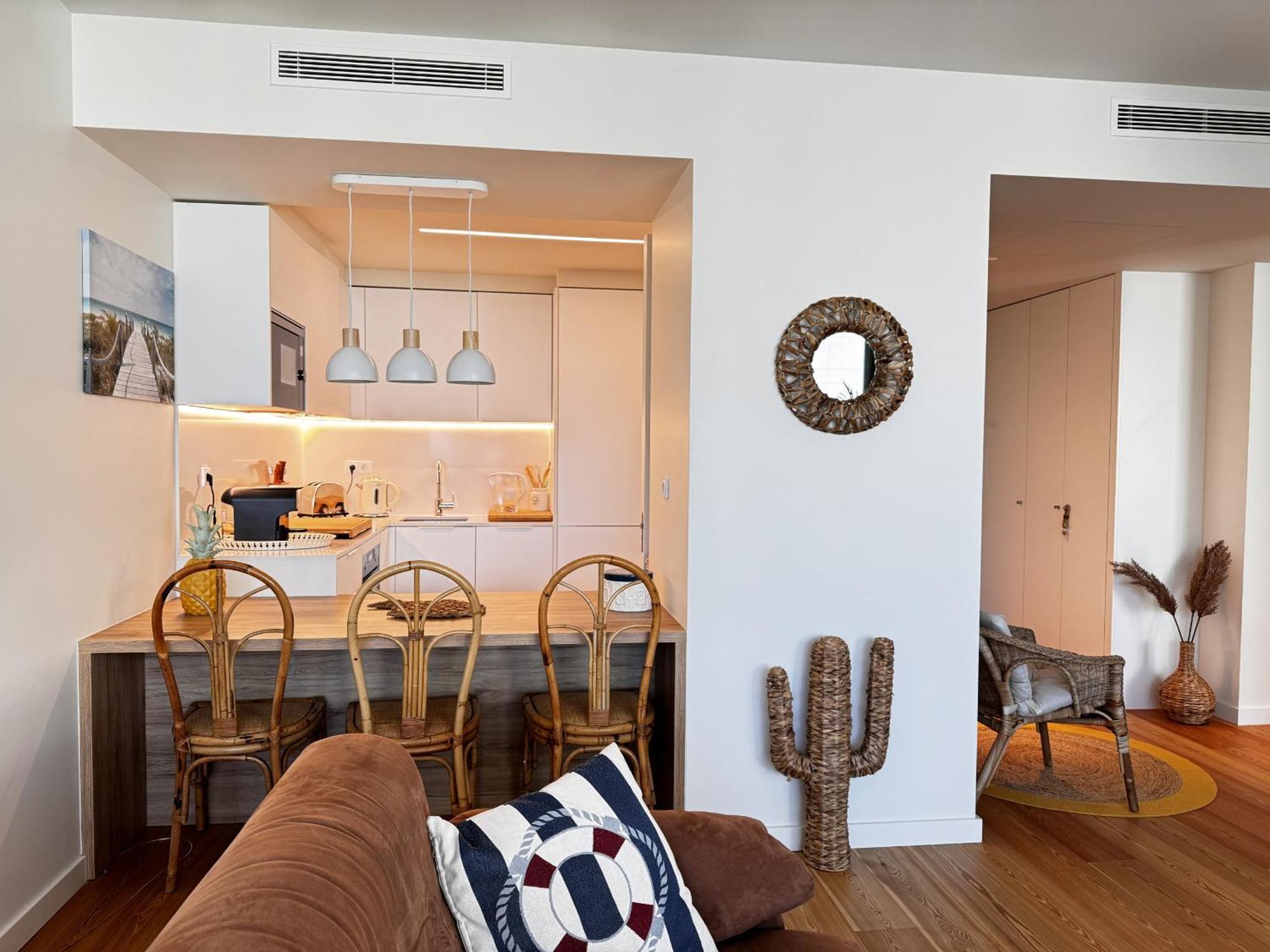 Bayline Luxury And Pool Apartment