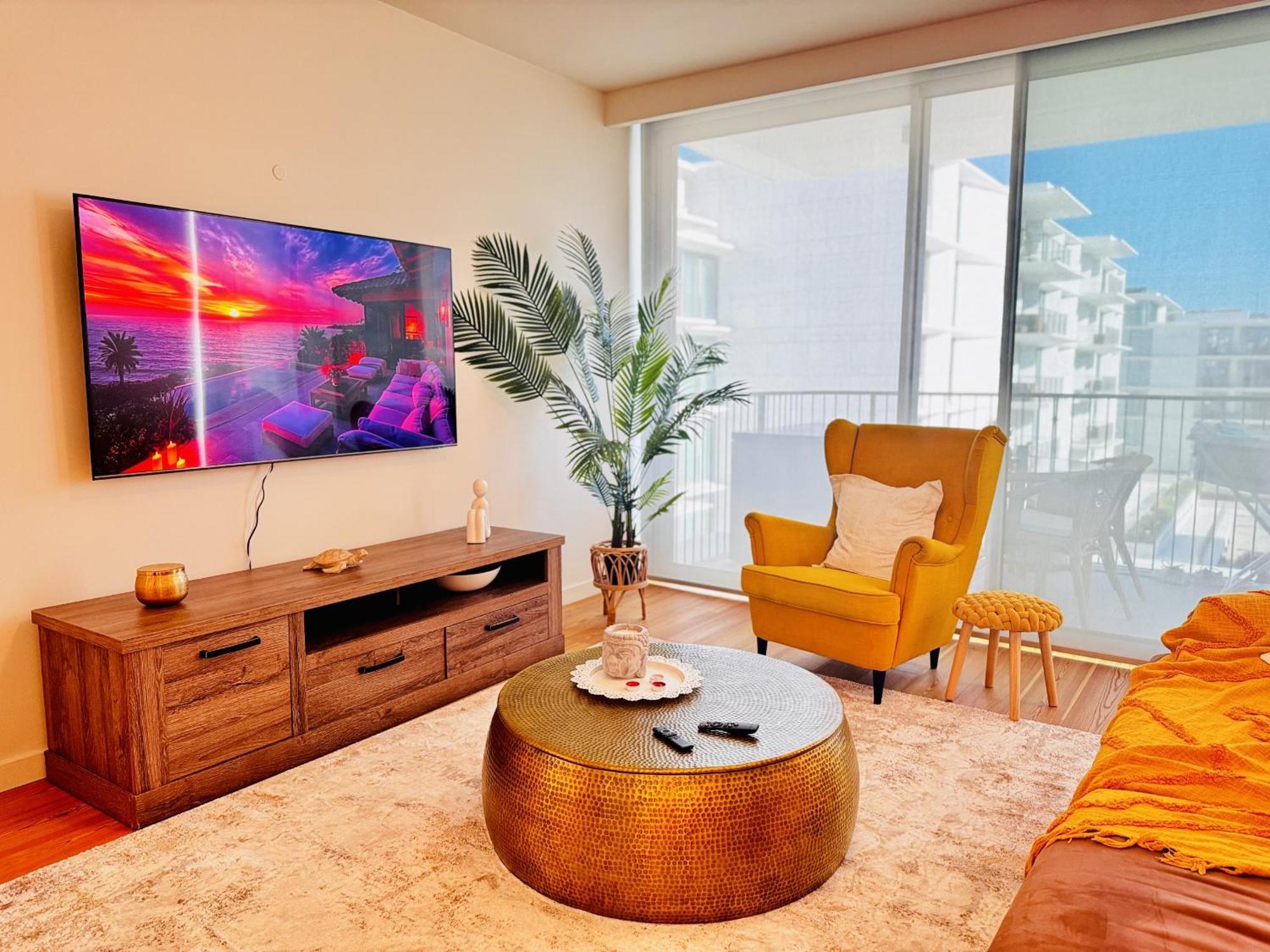 Bayline Luxury And Pool Apartment