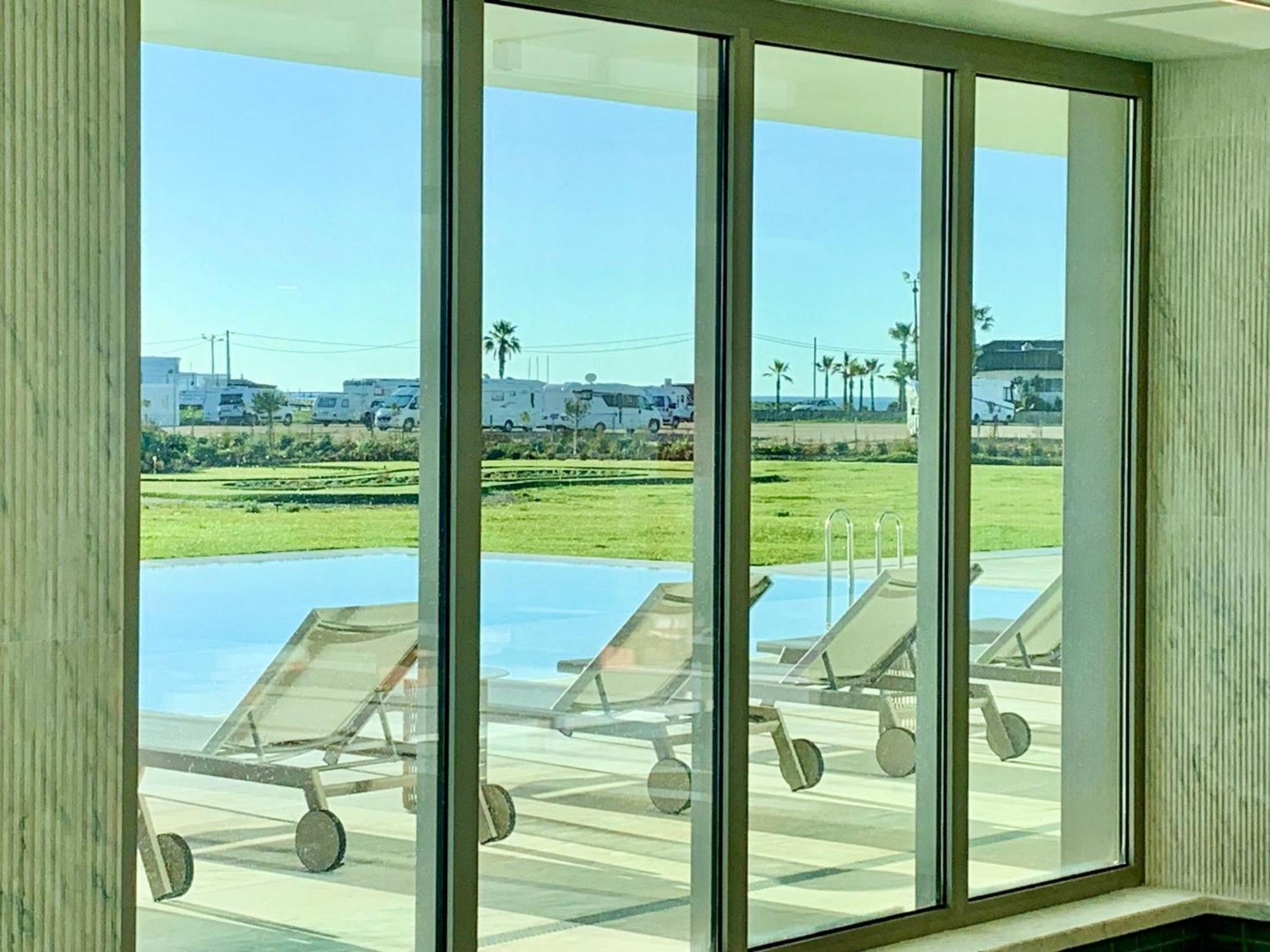 Bayline Luxury And Pool Apartment