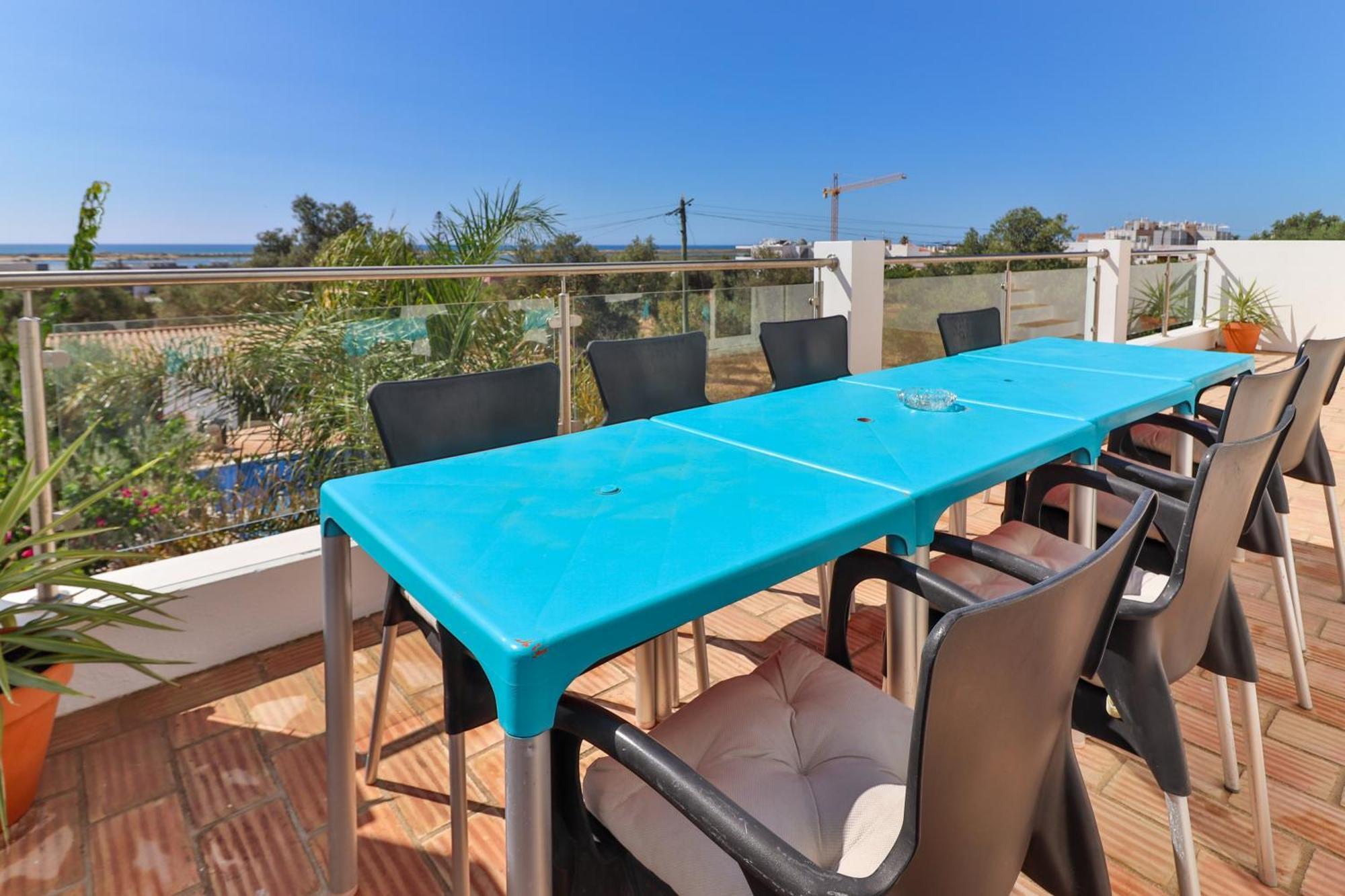 102 T Guest house *