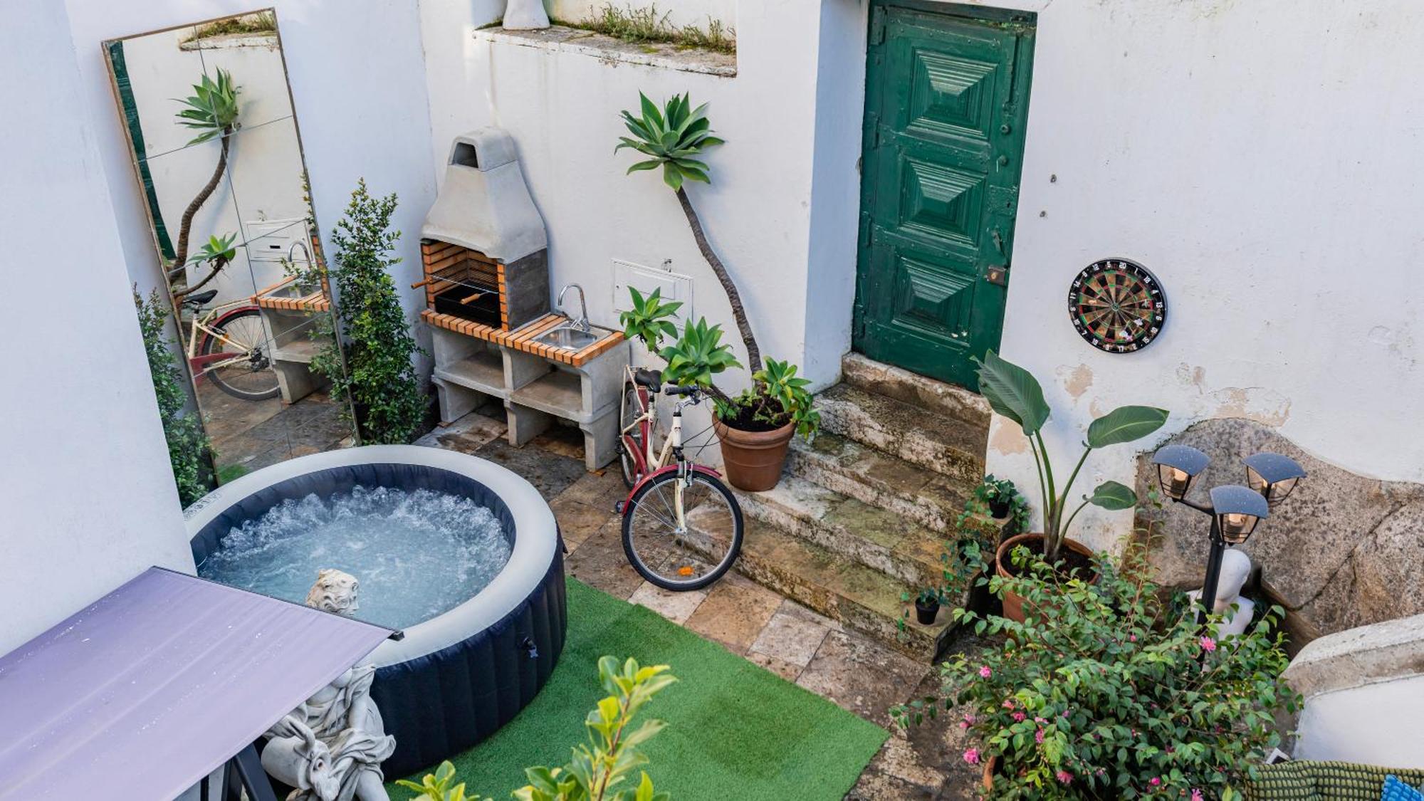 Giant Smart Room, Hot Tub, Ps5, In Historical Center Inside 17th Century Palace - Wow Bed & Breakfast Sintra