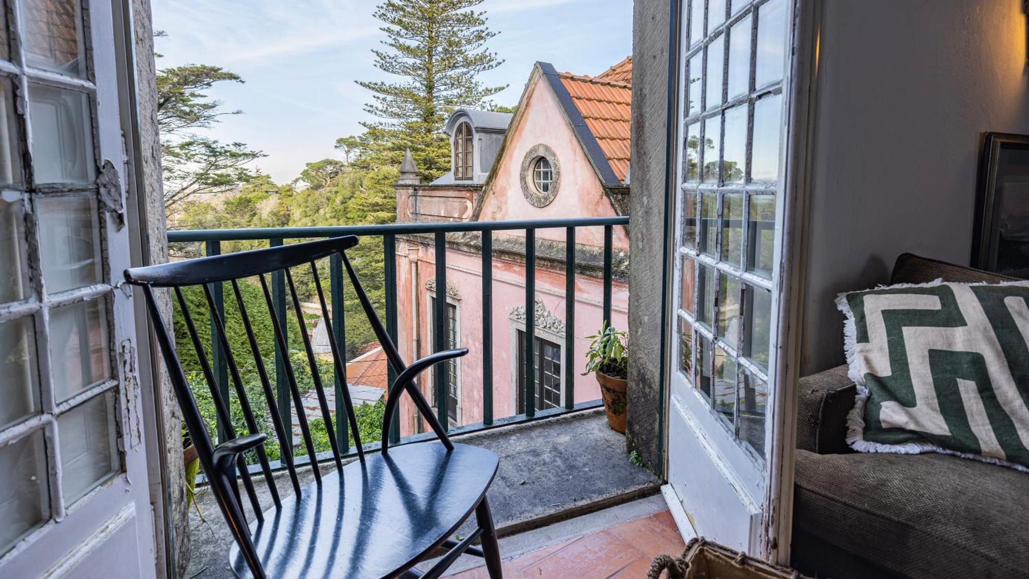 Giant Smart Room, Hot Tub, Ps5, In Historical Center Inside 17th Century Palace - Wow Bed & Breakfast Sintra