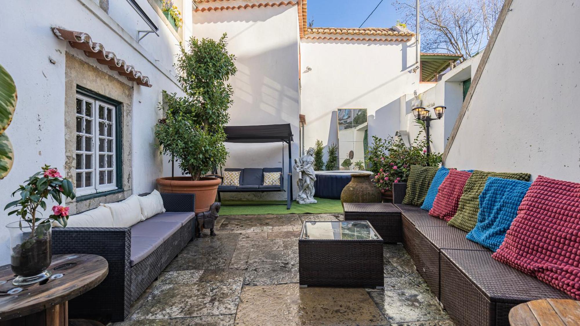 Bed & Breakfast Giant Smart Room, Hot Tub, Ps5, In Historical Center Inside 17th Century Palace - Wow Sintra
