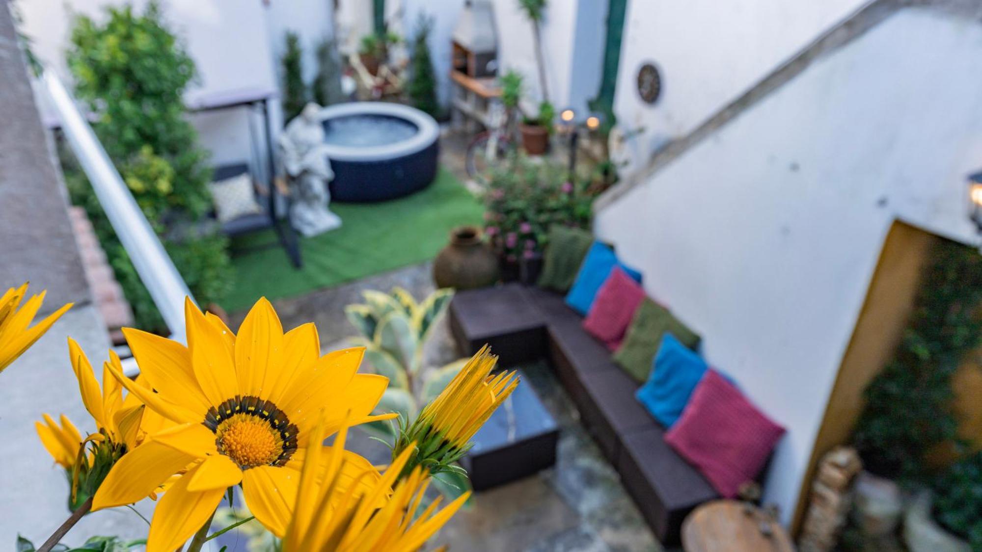 Giant Smart Room, Hot Tub, Ps5, In Historical Center Inside 17th Century Palace - Wow Bed & Breakfast *
