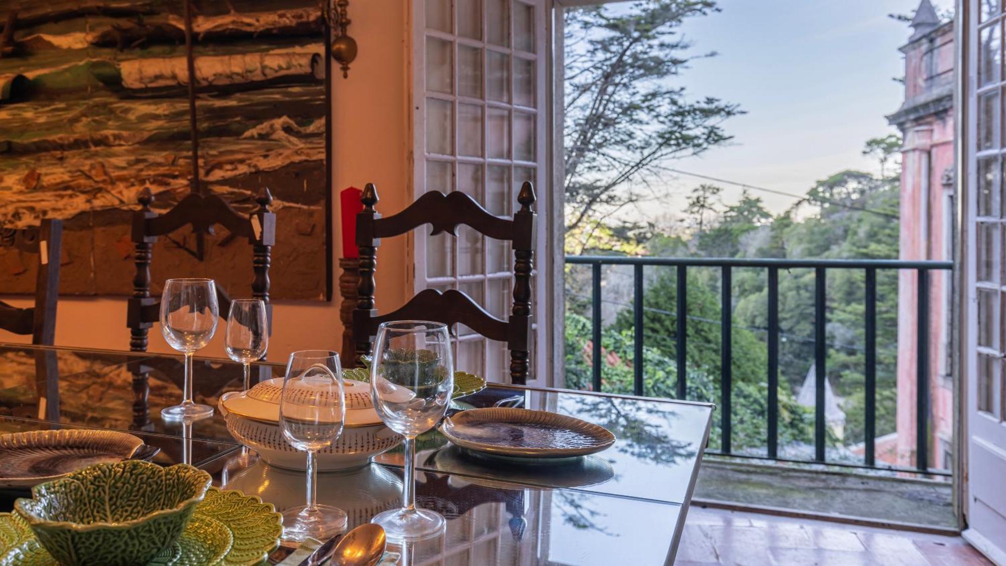 Giant Smart Room, Hot Tub, Ps5, In Historical Center Inside 17th Century Palace - Wow Bed & Breakfast Sintra