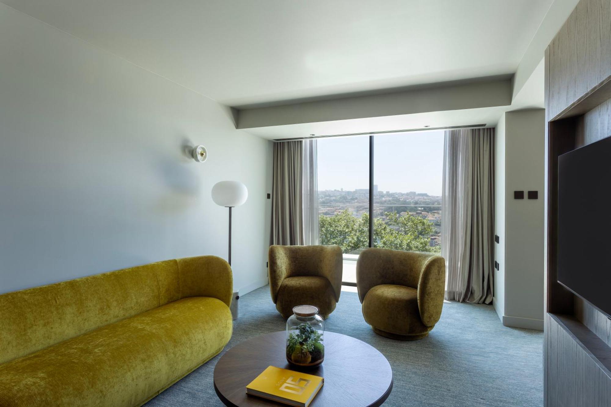 Altis Hotel