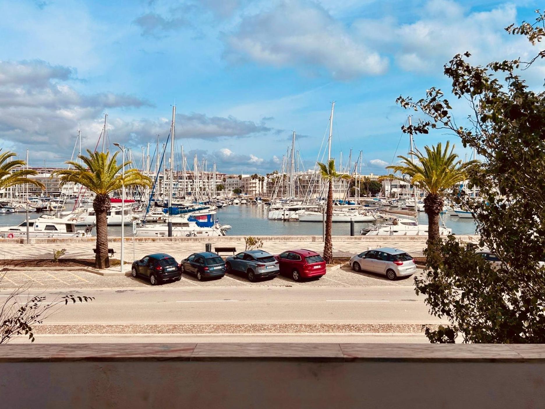 Marina View In Town Center Sea View Apartment