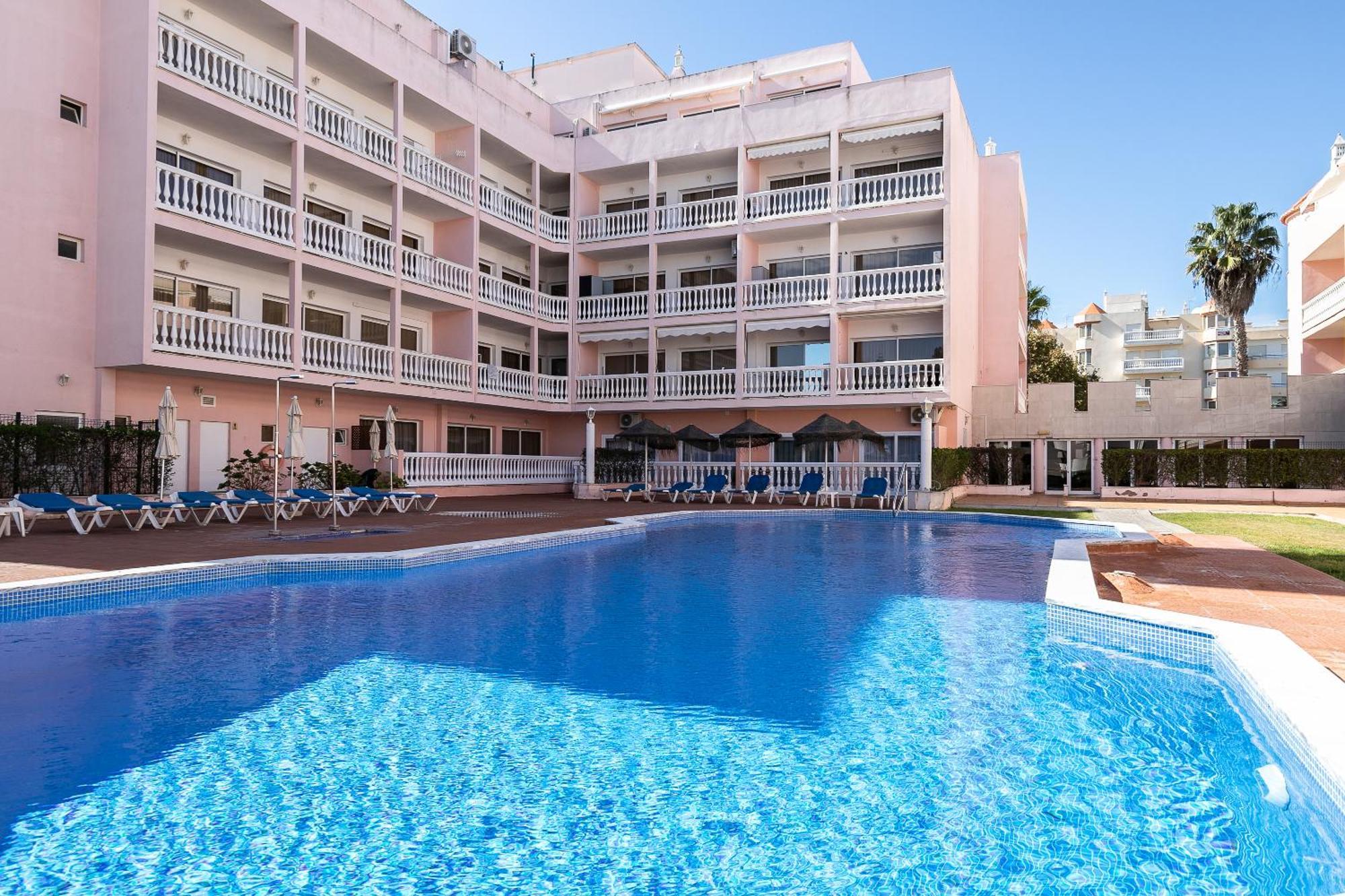 Parque Dos Reis Apartment