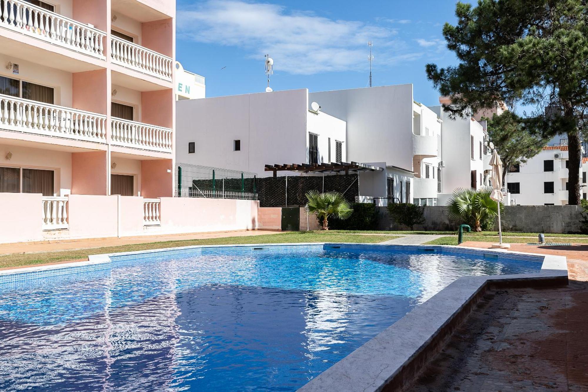 Parque Dos Reis Apartment *