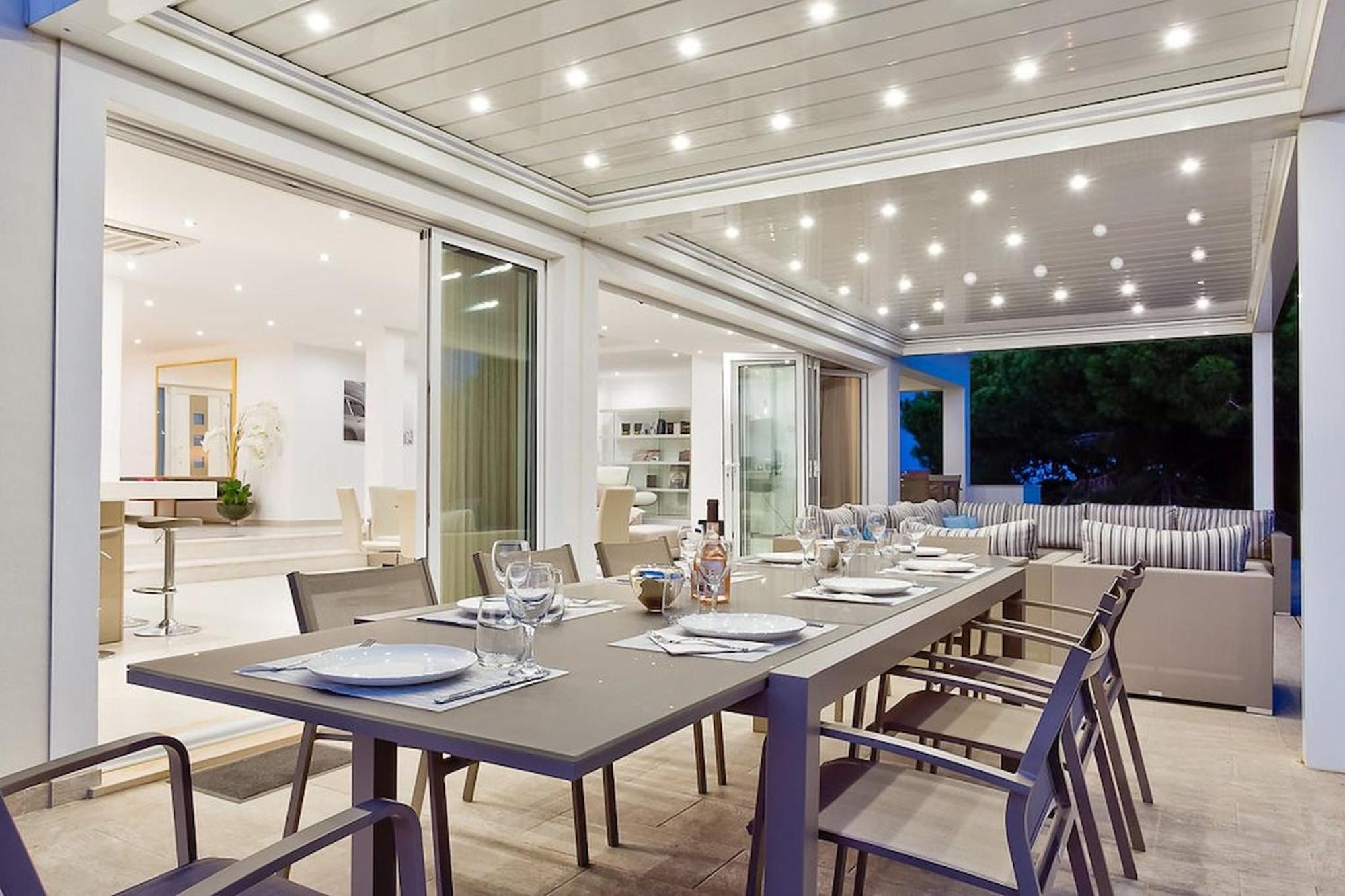 Goldeneye - Luxury 6 Bedroom Villa *