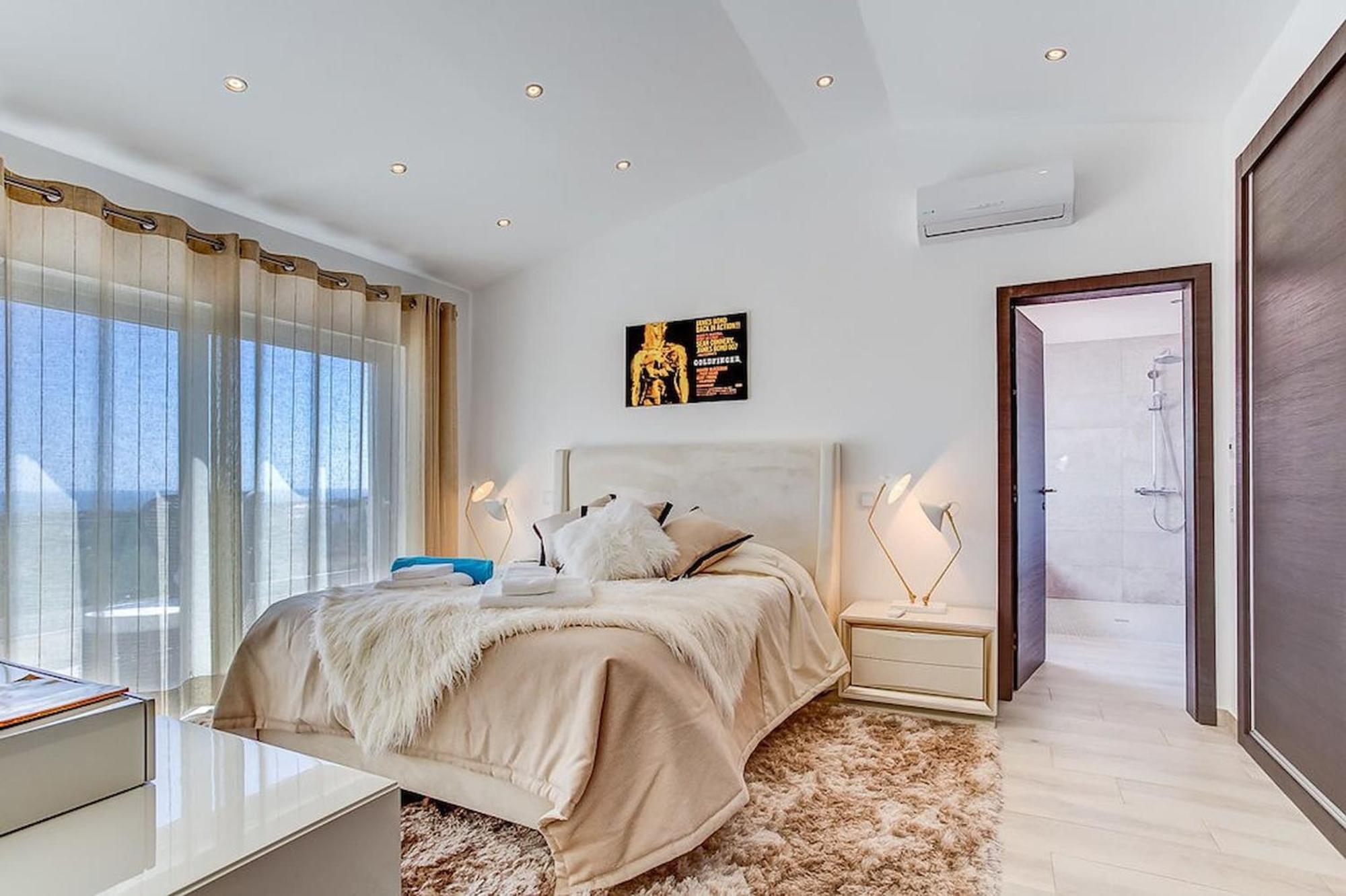 Goldeneye - Luxury 6 Bedroom