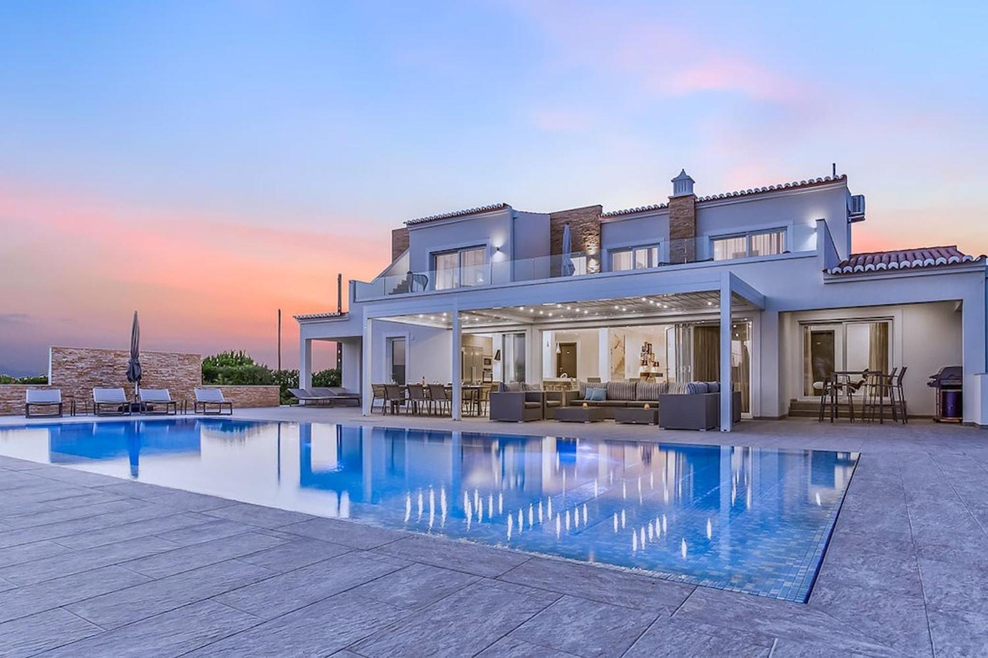 Villa Goldeneye - Luxury 6 Bedroom