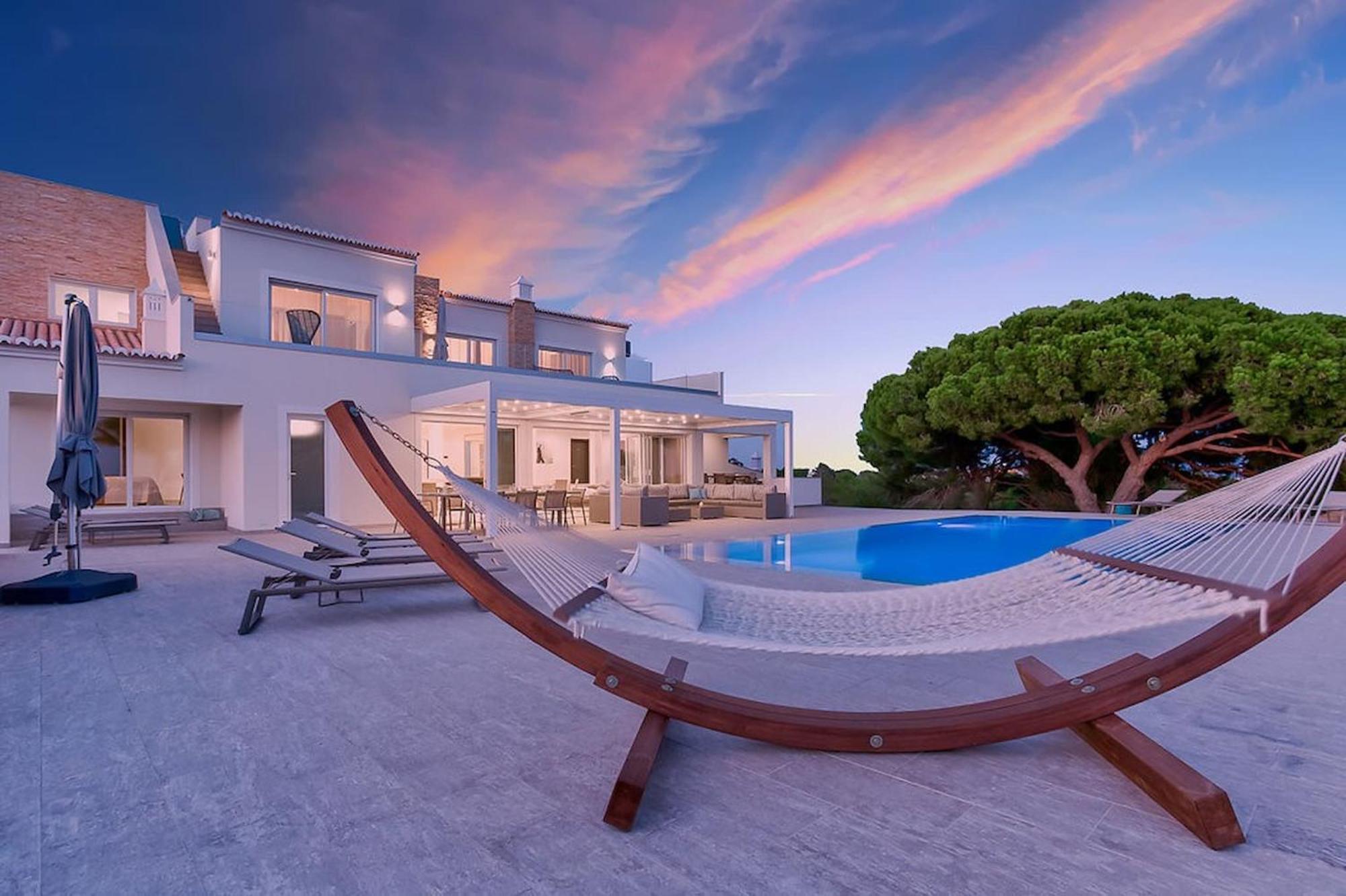 Goldeneye - Luxury 6 Bedroom Villa *