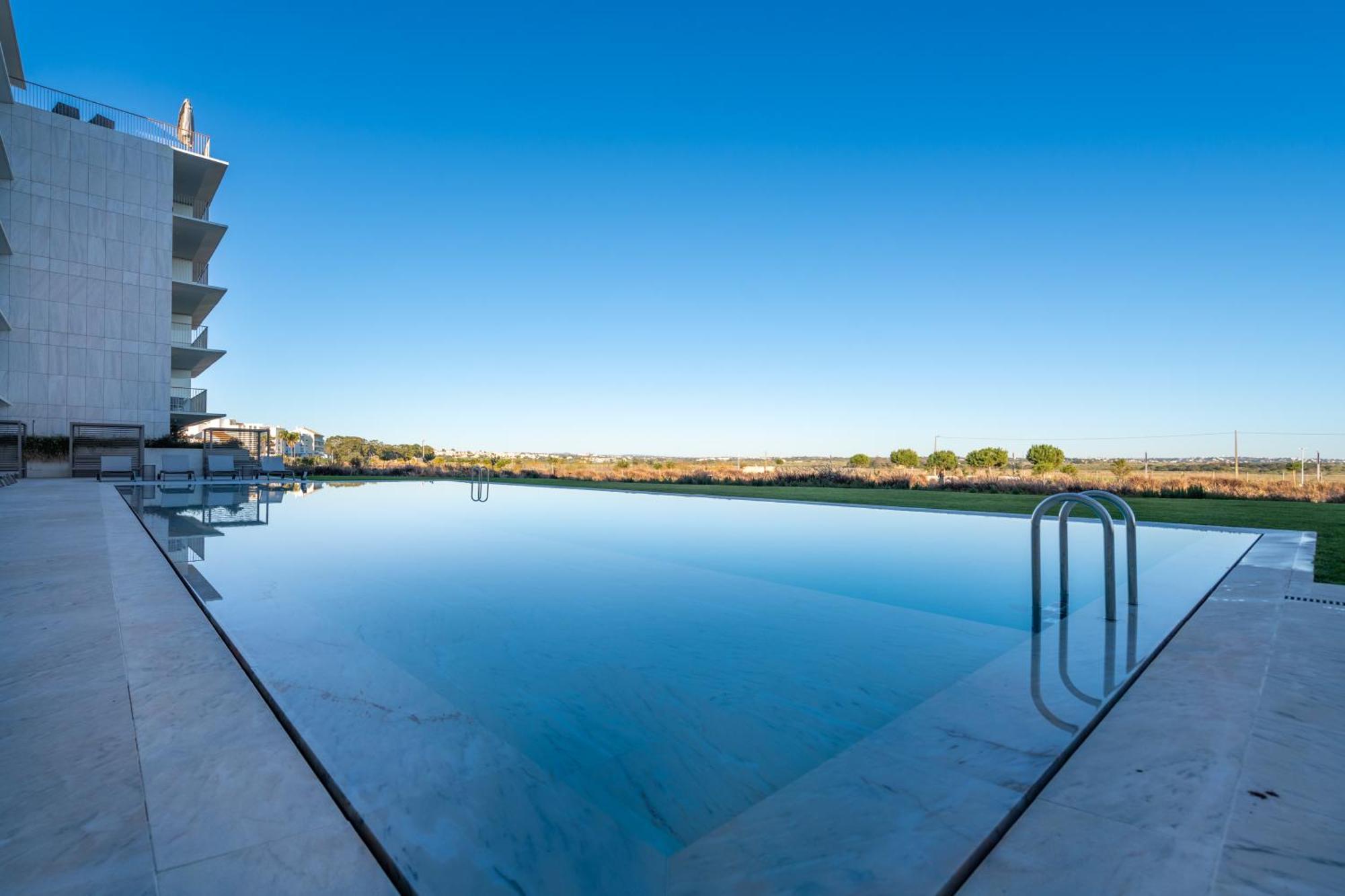 Bayline - Beachfront Pool And Sargo By Bedzy *