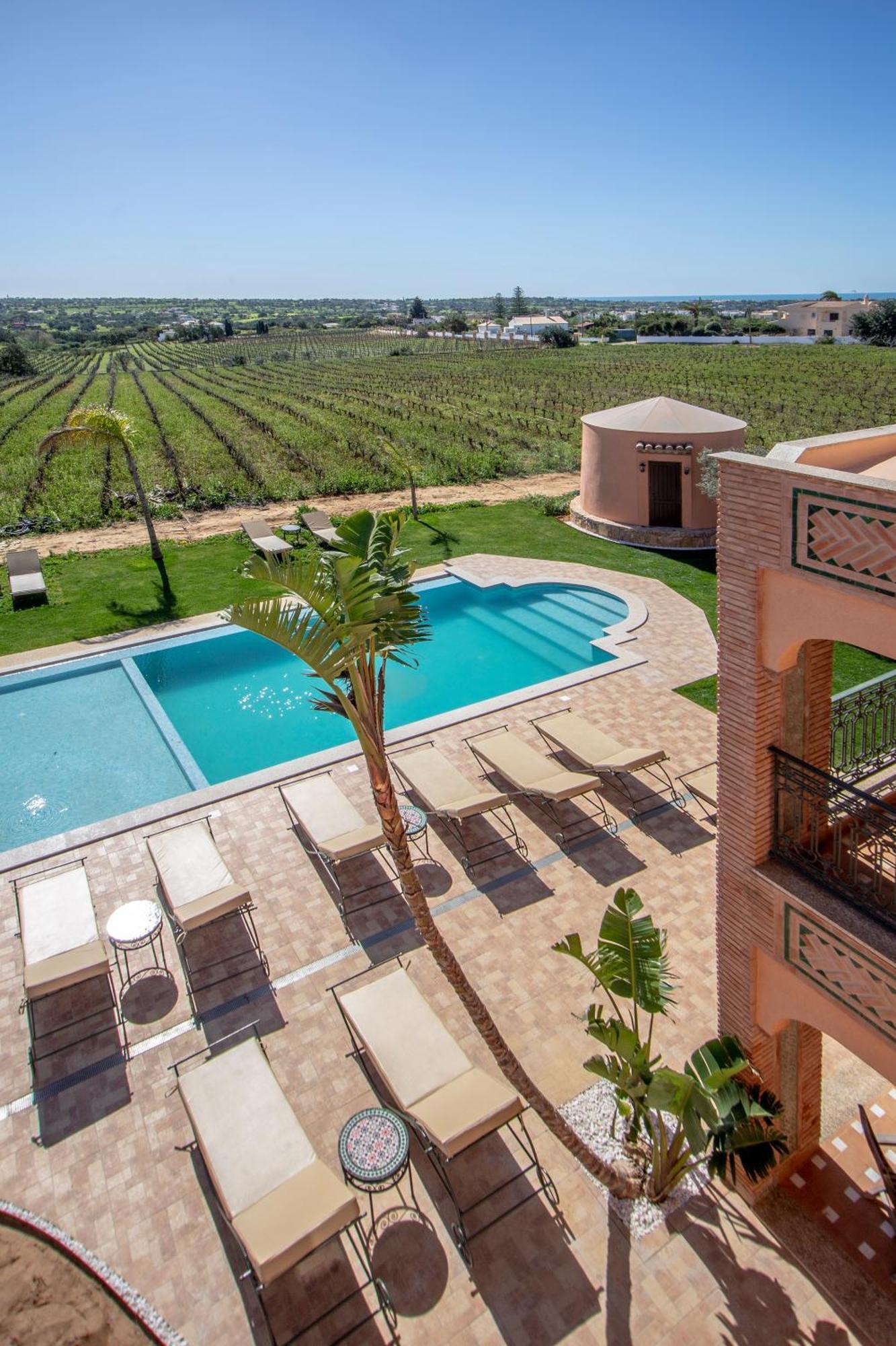 Al Karob Yoga Boutique Bed & Breakfast Guia (Faro)