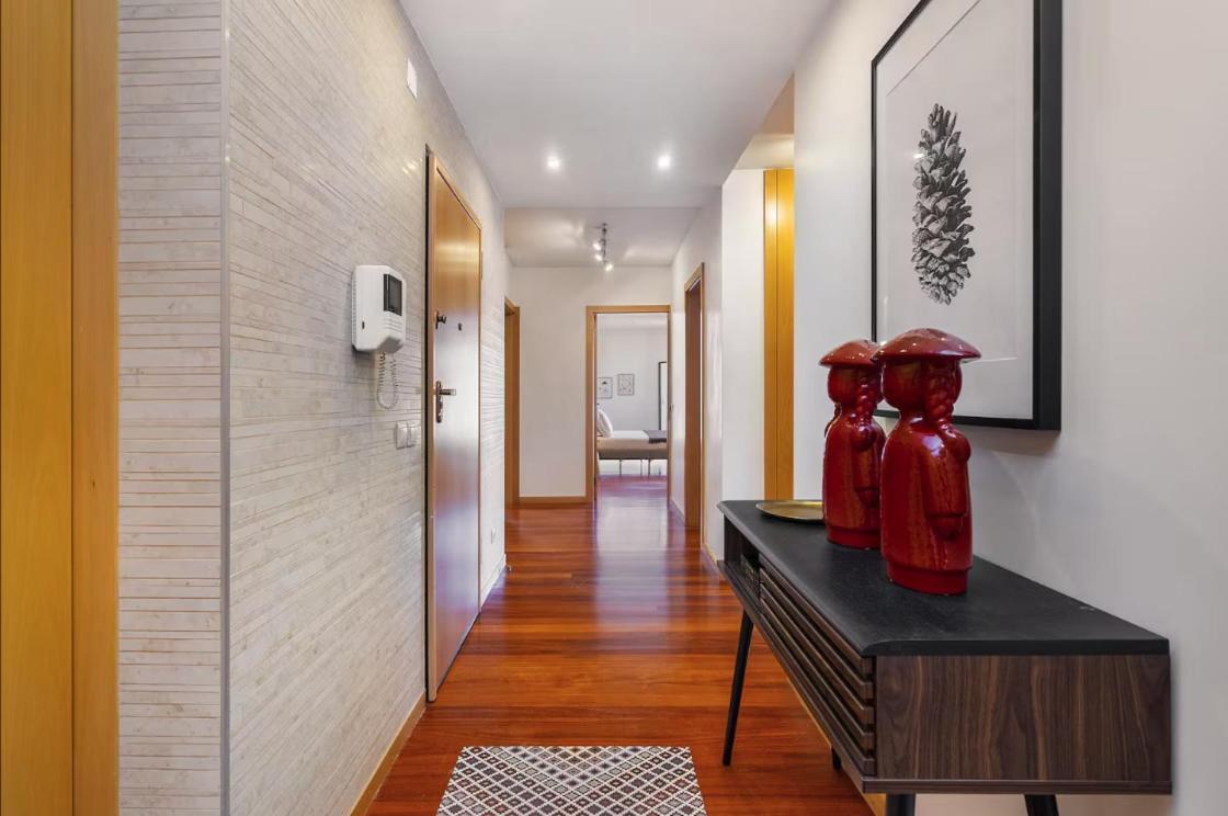 Whome Penthouse Luxe - Views, Terrace & Parking Apartment