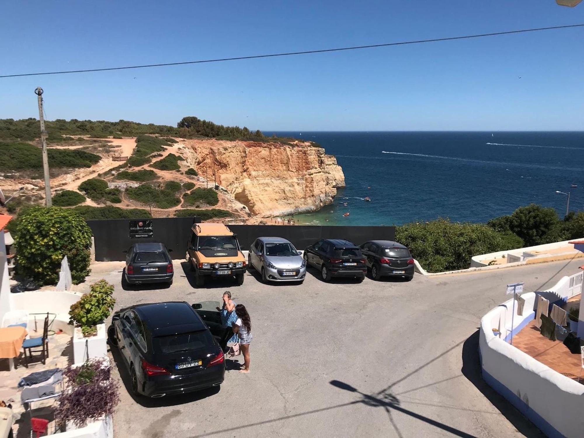House Located In Opposite Of Beach! Lagoa (Algarve)
