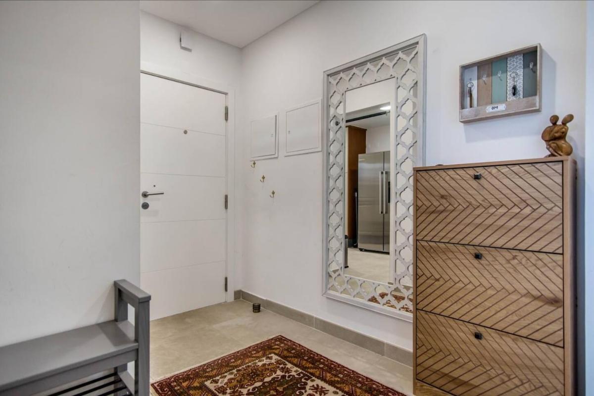 Sunny 3-bedroom Apartment
