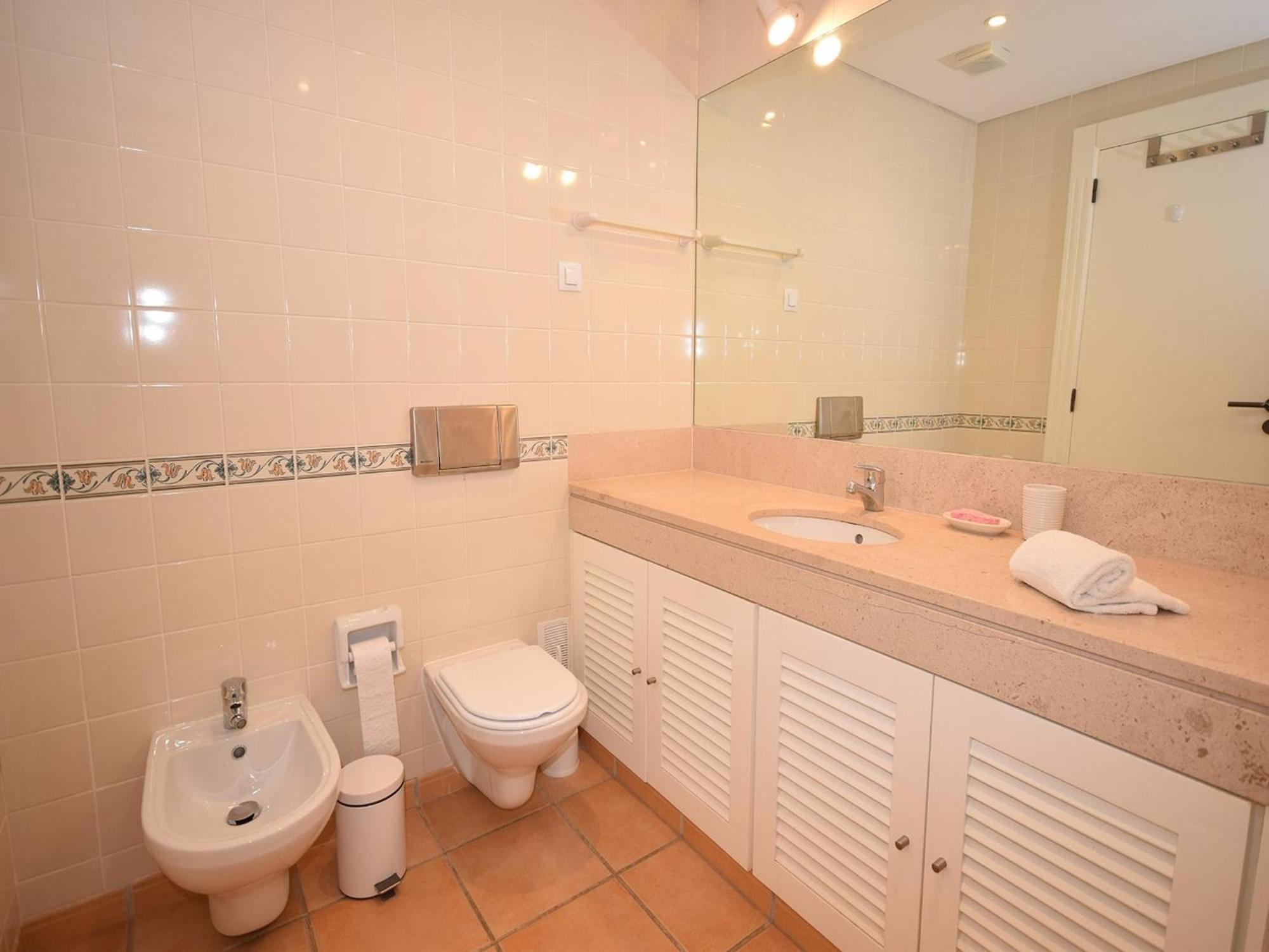 Spacious Apartment In Quarteira With Swimming Pool Apartamento