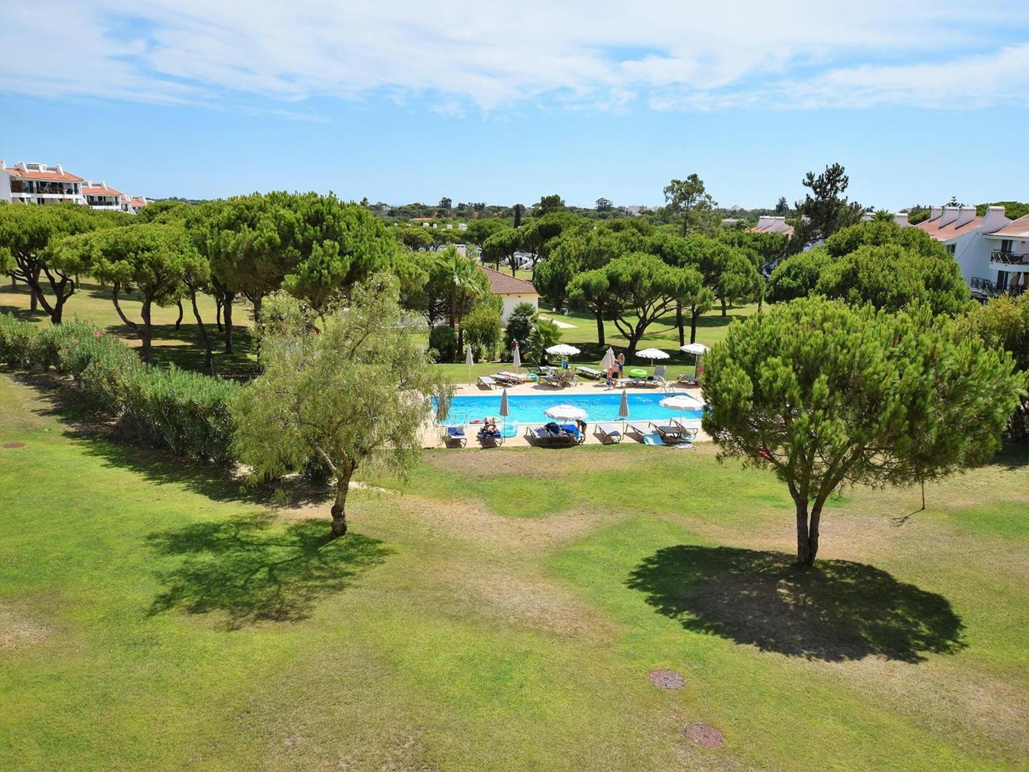 Apartamento Spacious Apartment In Quarteira With Swimming Pool