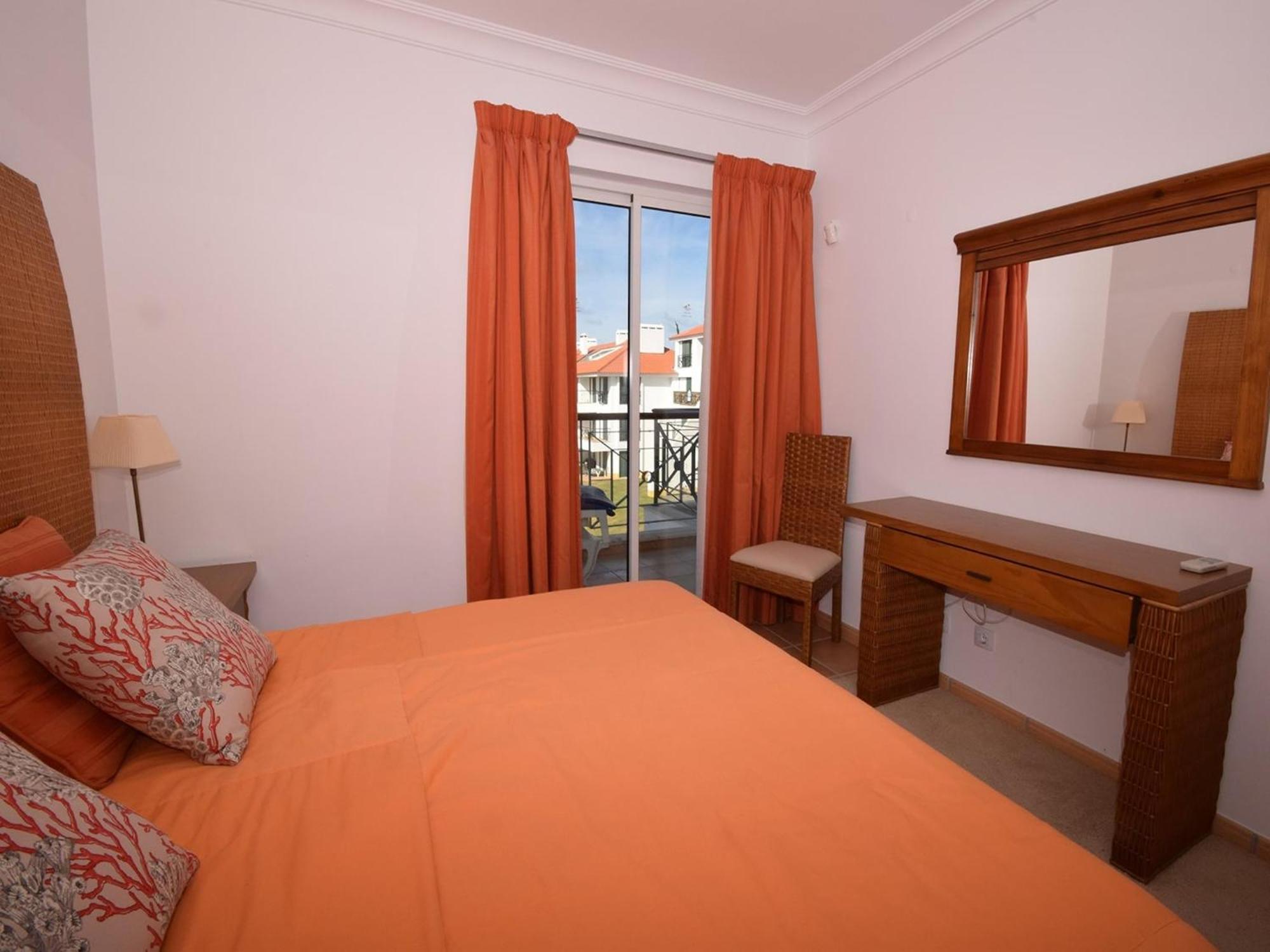 Spacious Apartment In Quarteira With Swimming Pool Apartamento *