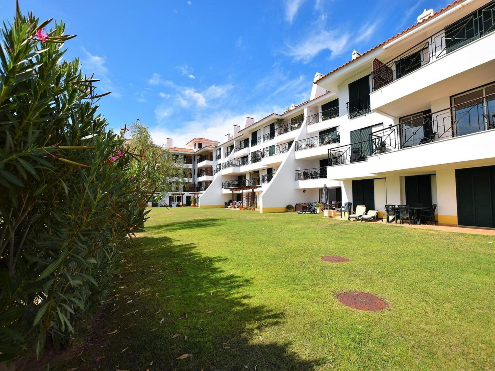 Spacious Apartment In Quarteira With Swimming Pool *