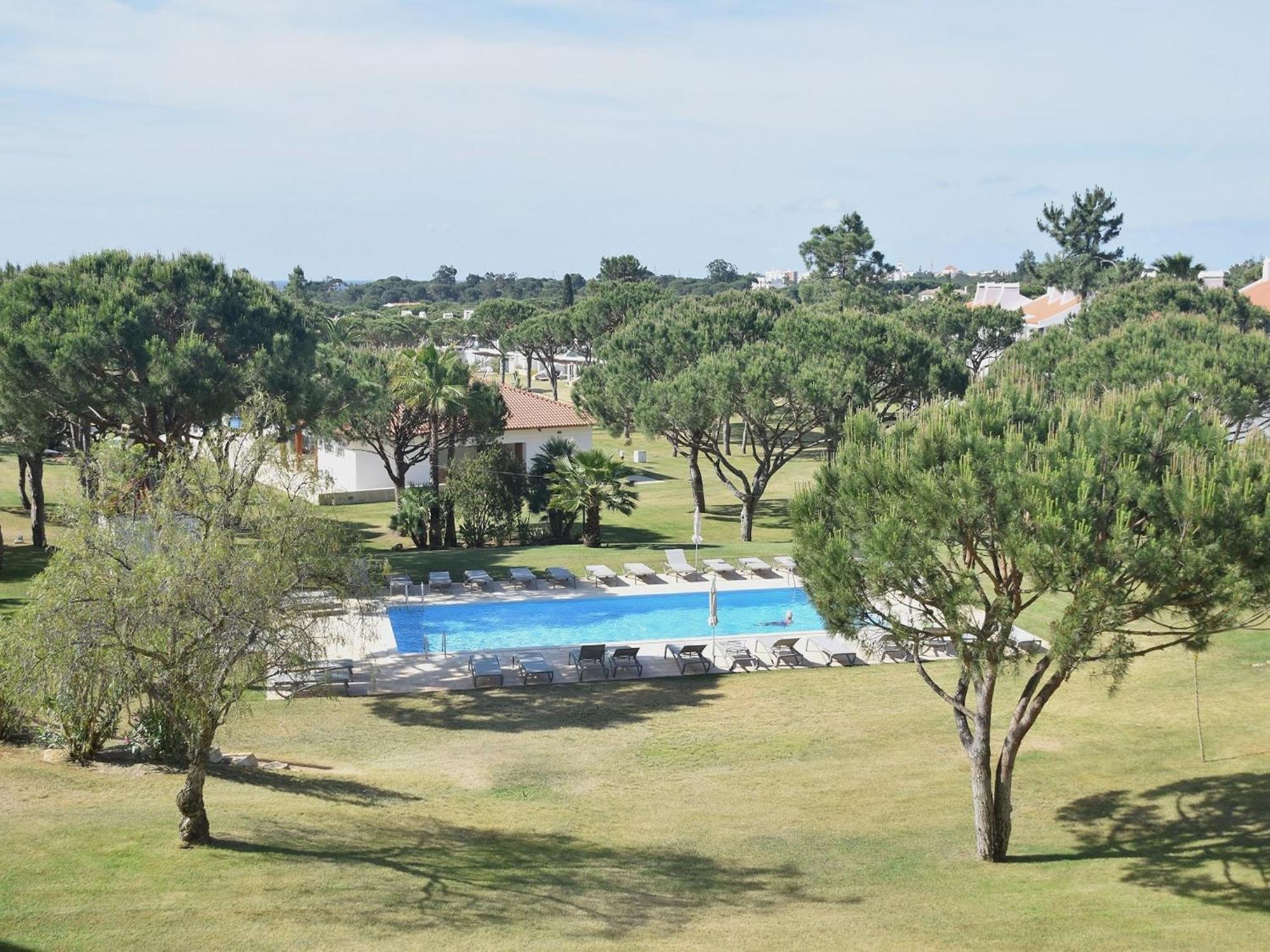 Spacious Apartment In Quarteira With Swimming Pool Apartamento